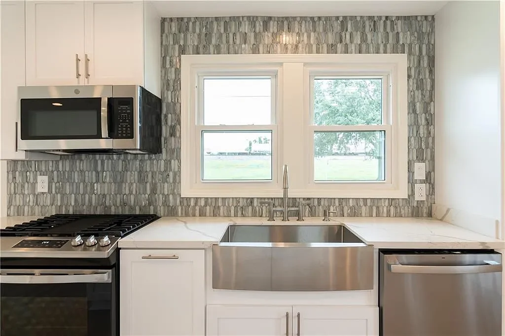 936 Florida Blvd | Renovated Home For Sale In Navarre, Lakeview | 2 Bedrooms | 1 Bathroom | 986 Sqft. | $299,00