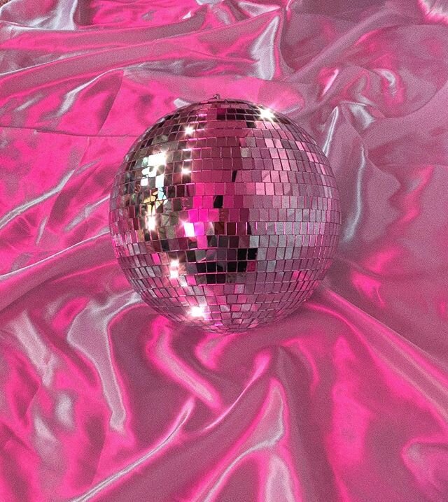 Disco feeeev in the apartment 🕺🏽