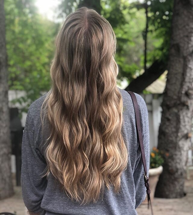 How many stylists can say they get to play with long virgin hair on a Friday 🙋🏼&zwj;♀️