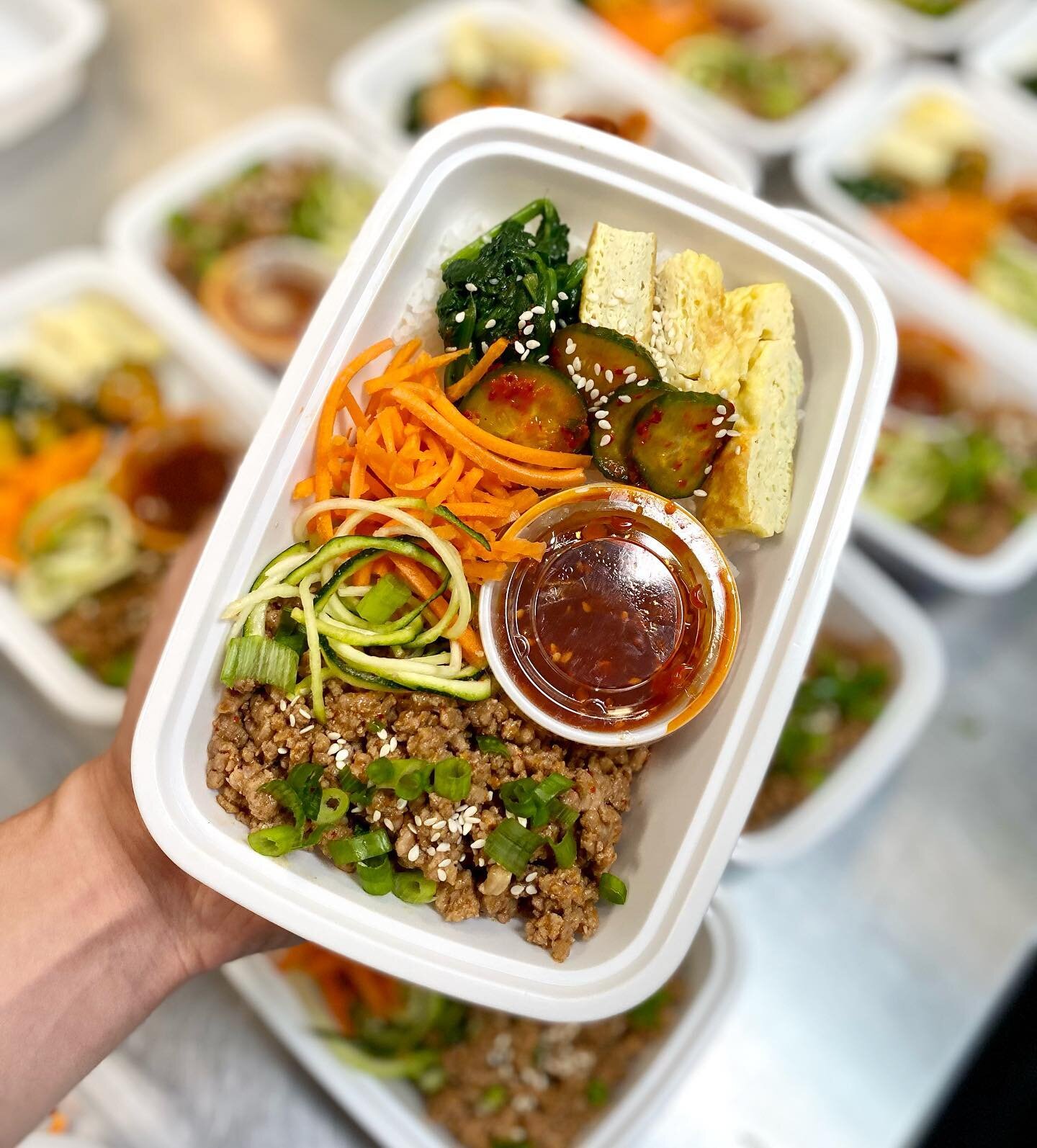 Who said meal prep has to be bland or boring?? 🤤

Our menu rotates but it changes constantly so you'll never get bored of our options and you'll always have the opportunity to try new foods/new cuisines!!

Featured: Korean Bibimbap 🍚

#vegasfoodie 