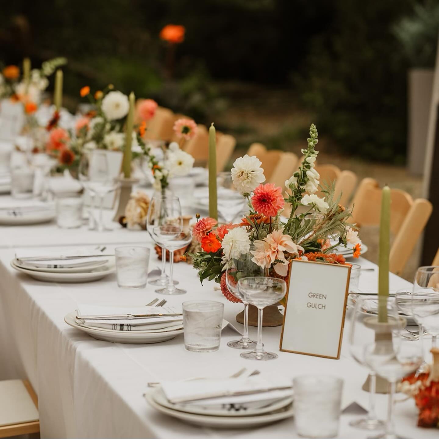 Olema House, juicy florals and an intimate wedding: these are a few of our favorite things 💌

Photo: @vivianchenweddings 
Venue, catering &amp; bar: @olemahouse 
Florals: @herurbanherbs 
Music: @djseven 
Planning: @heyheyweddingday 

#sfweddings #po