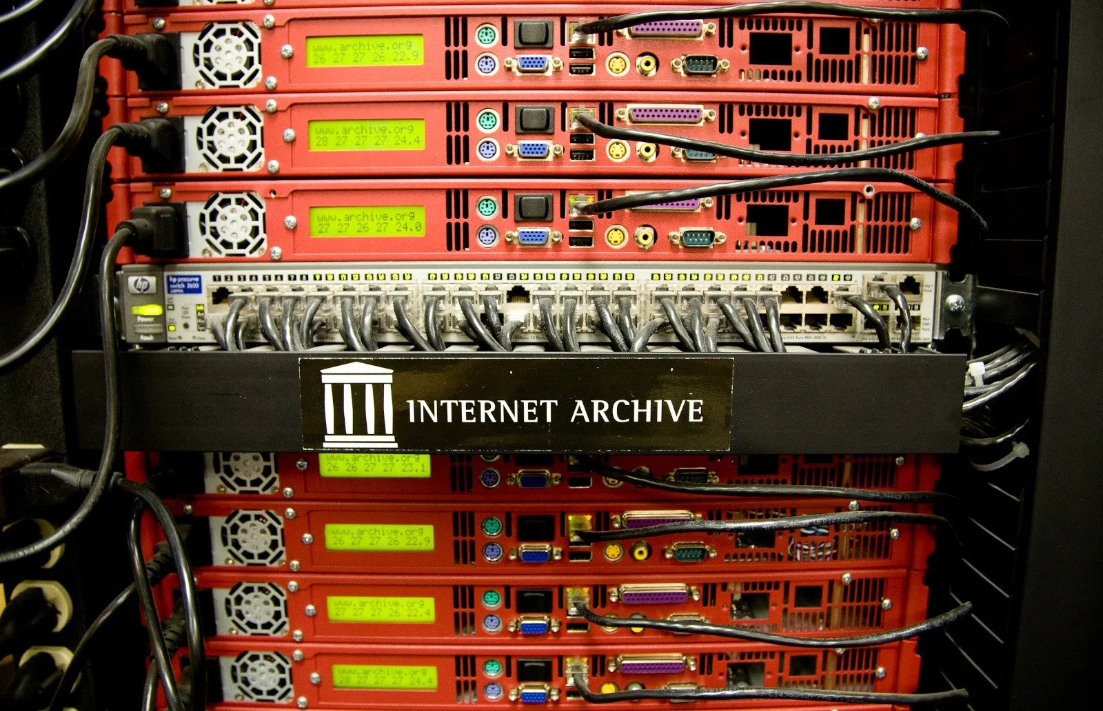 Internet-Archive-server-close-up.jpg