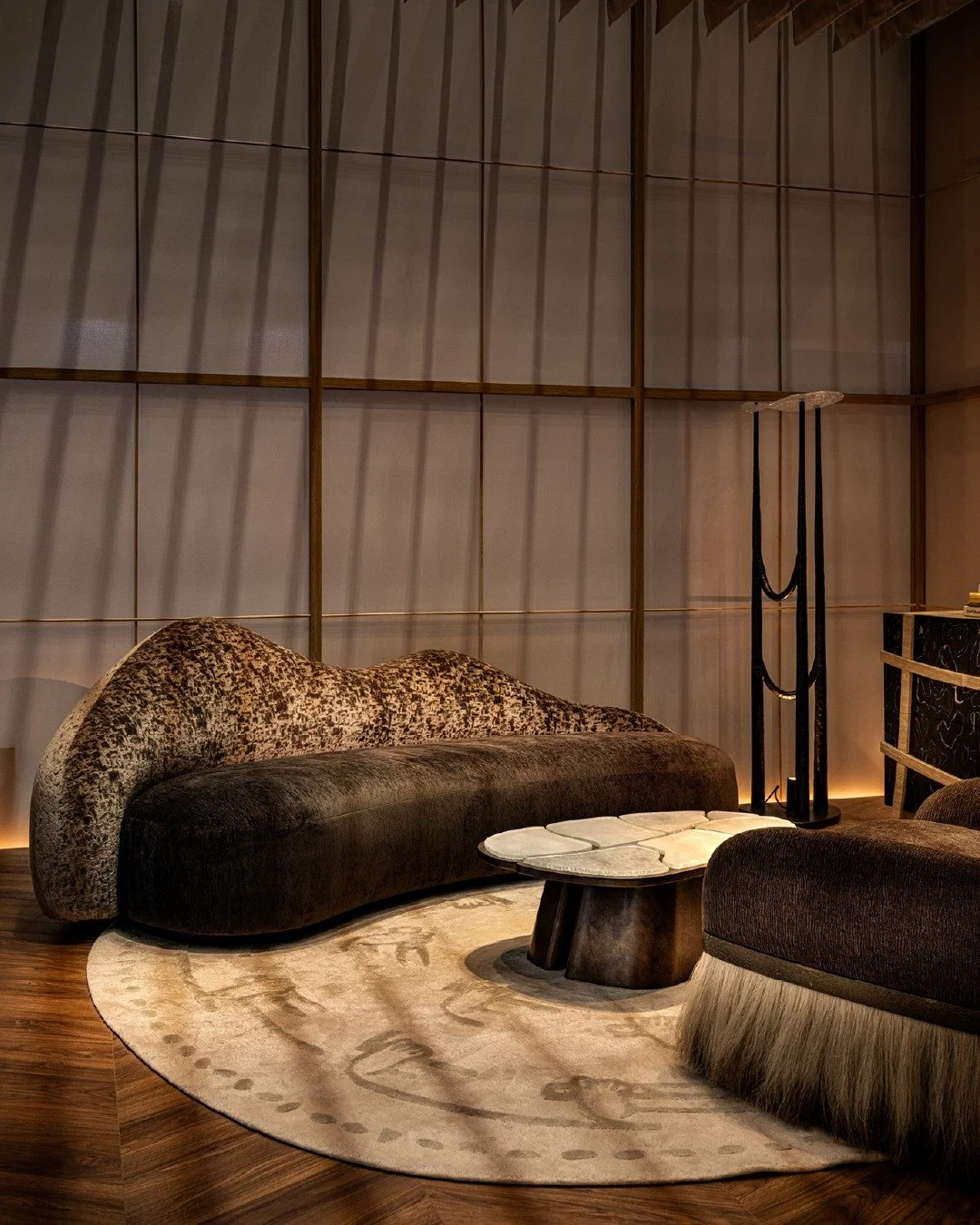 Inspired by the nomadic spirit, our booth is crafted from wood and draped in flowing upholstery. It evokes human&rsquo;s inseparable connection to nature, creating an atmosphere of both austerity and timelessness. The breakout area encourages casual 