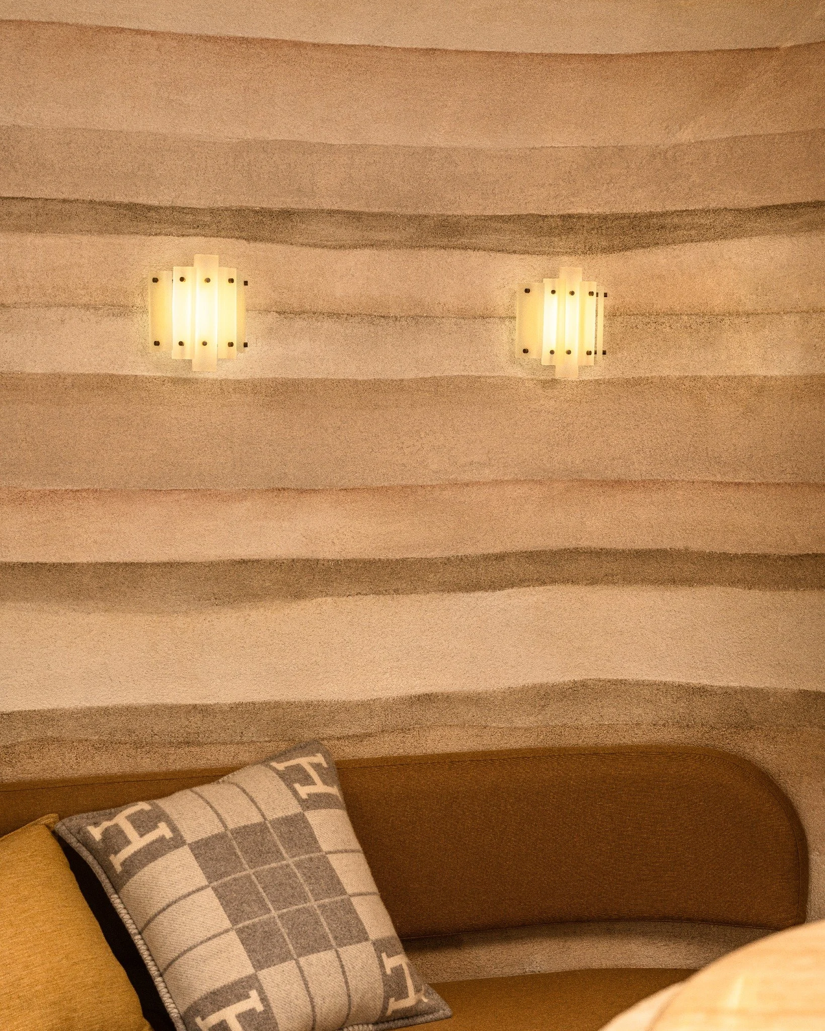 @sia.jewelry's newest space is anchored by the monolithic rock installation, which doubles as a central display island. Its organic form reveals the prolonged artistry of geological formation, mirroring the ancient processes that birth and shape prec