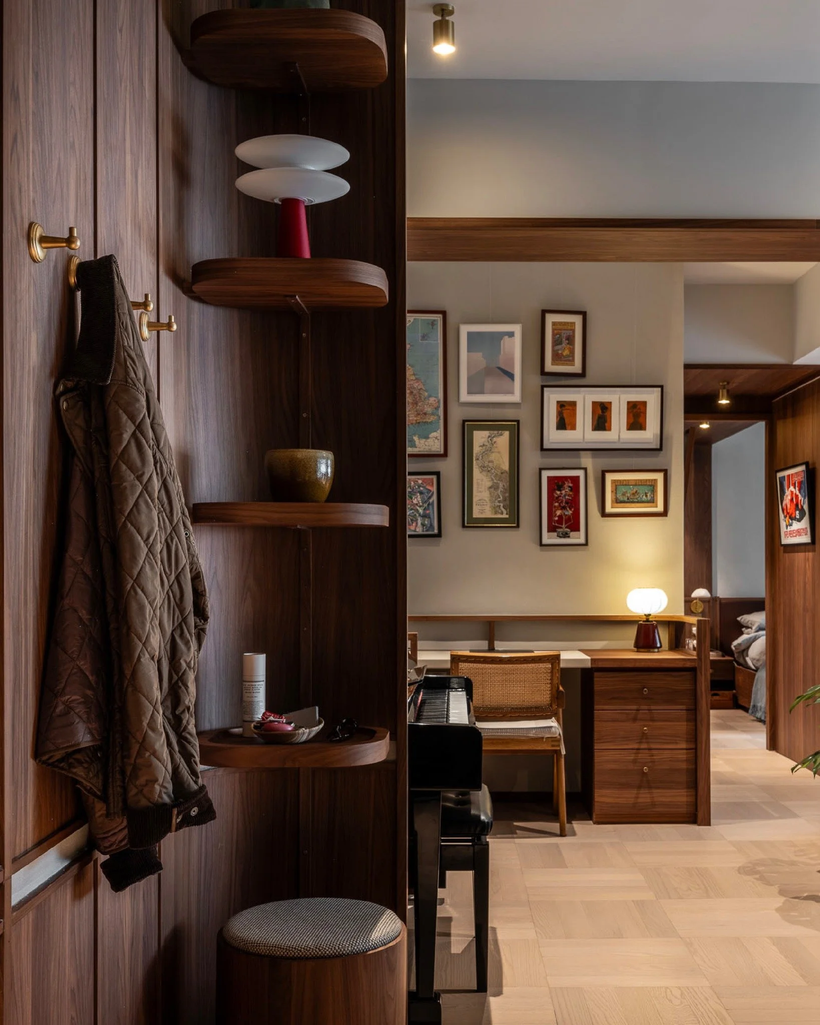 This one-bedroom apartment is a &ldquo;Mindful Collective&rdquo; situated at Mid-Levels. Away from the swarming city, this a space that reflects its residents, a creative couple&rsquo;s passion and hobbies. Inspired by mid-century modern design, the 