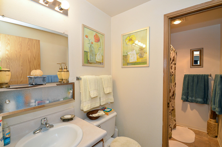 cascade-court-apartments-bathroom.jpg