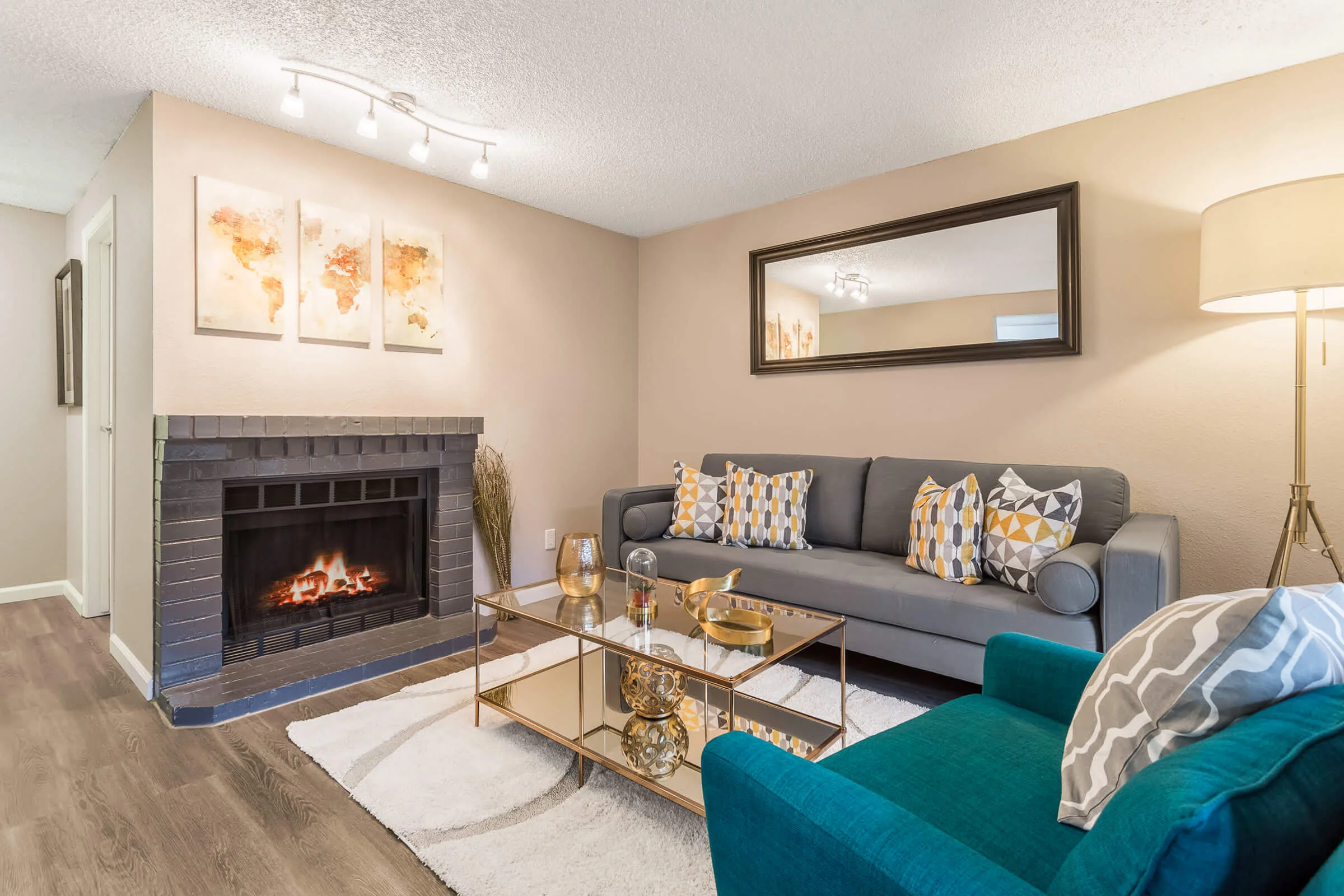 argyle-apartments-living-large.jpg
