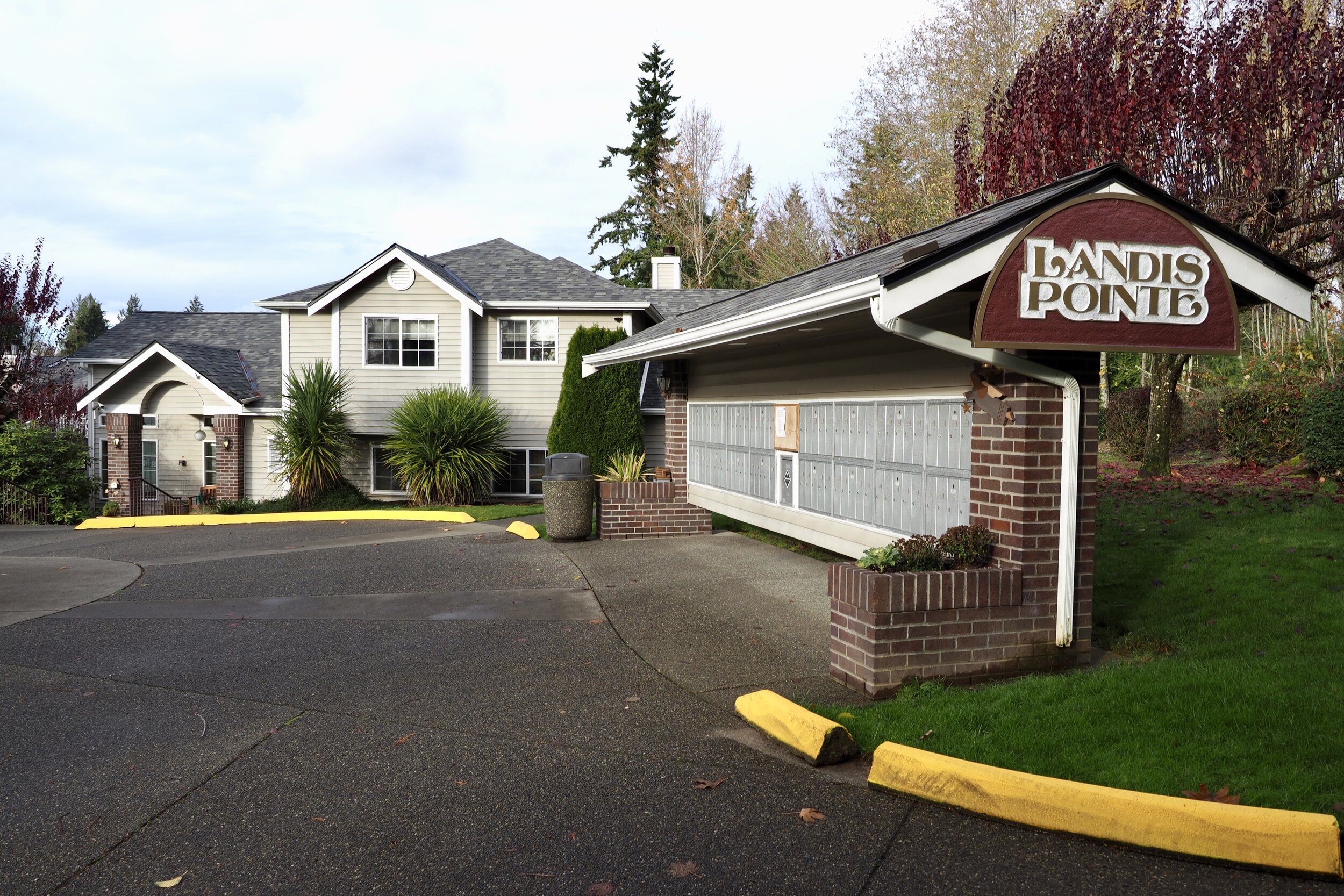 Landis Pointe entry.jpg
