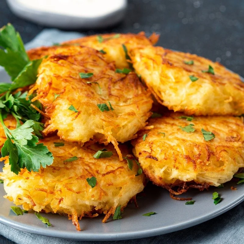 ✨ The perfect Sunday brunch food? Rainbow Hash Browns, of course! 🌈🥔 Crispy, golden, and packed with colourful veggies. These bring crunch, colour, and a whole lot of flavour to your plate. Don&rsquo;t forget the Mama Bear Ketchup for the full rain