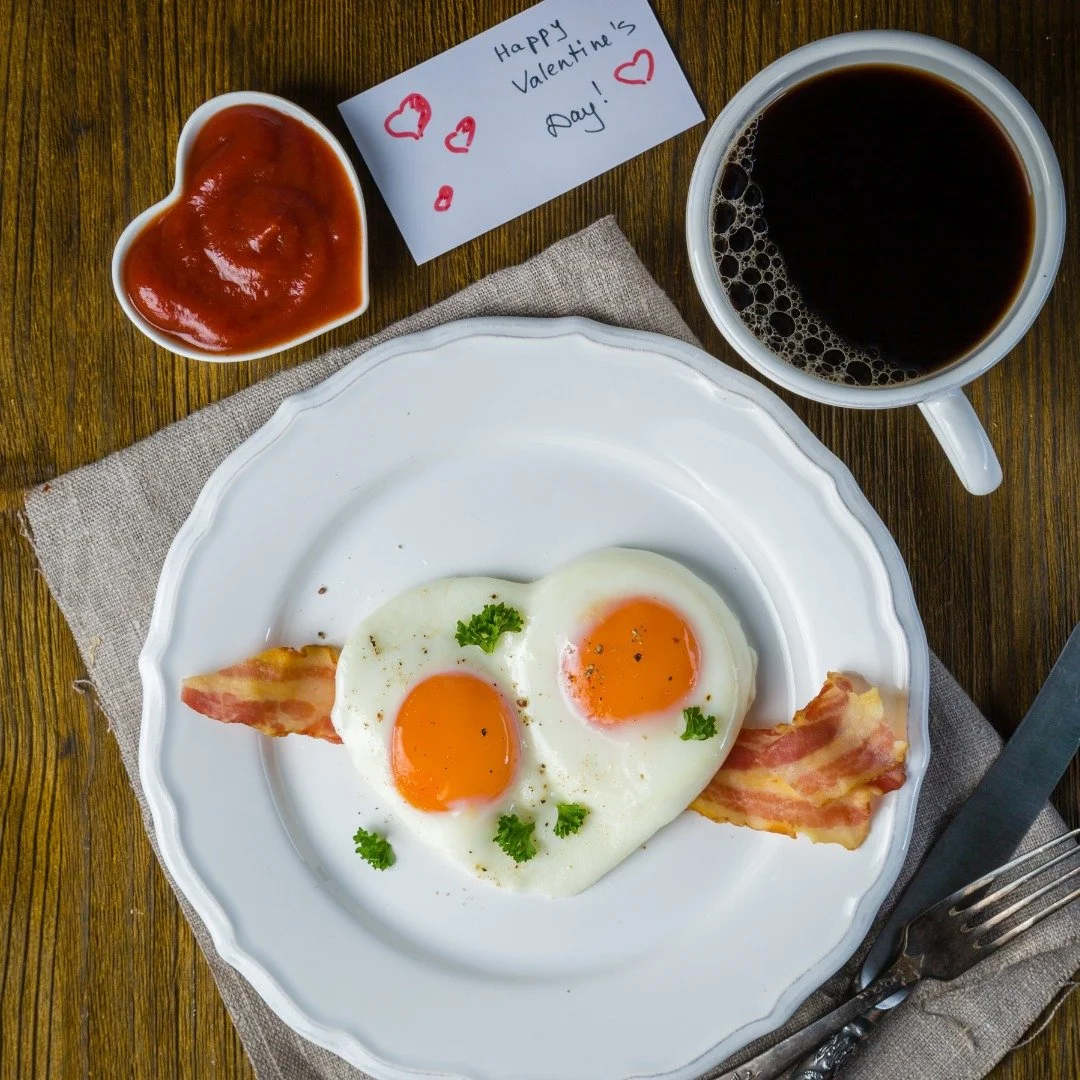 Valentine&rsquo;s weekend is here ❤️
Time to slow down, share some laughs, make memories&hellip; and maybe sneak in a little extra sweetness.
Finish it off with a romantic breakfast&hellip; with some Mama Bear Ketchup, of course 🤎✨ 
#valentines #mam