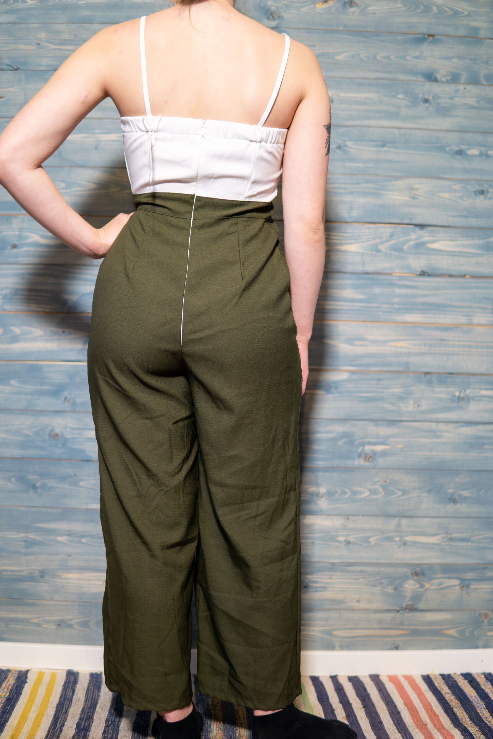 Vit och grön byxdress