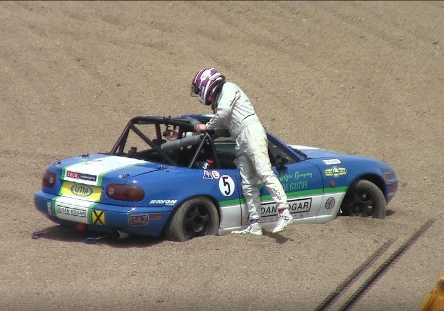 Not exactly the start we wanted at Brands 😅 but was about time Paddock bit me back! Had some great racing with @keithracing he managed to keep the pressure on until I eventually turned in that slightest bit too late for Paddock on the last lap 🤦🏻&