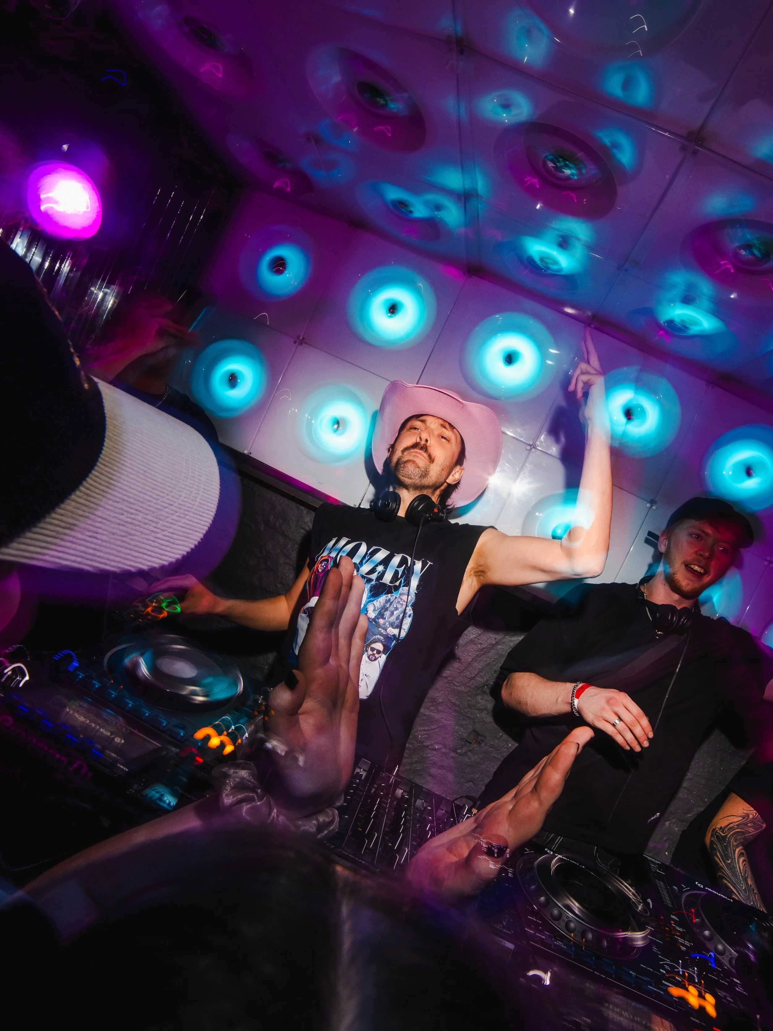 Only started shooting DnB a few months ago and now I got @mozeydnb in front of my camera!?? Wtf 

Absolutely unreal night to capture at @thirty3hzguildford massive energy, massive tunes and some of the most fun I&rsquo;ve had behind my camera yet. Ca