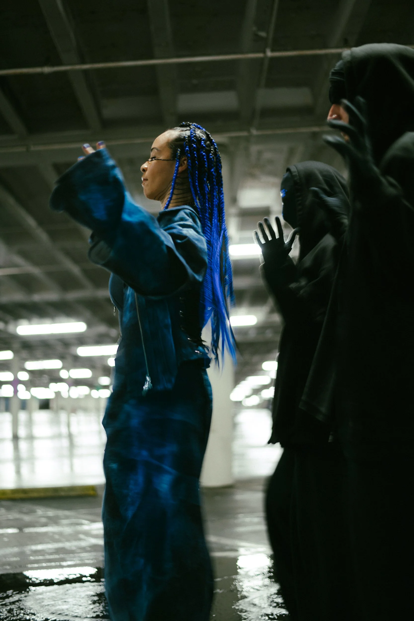 Behind-the-scenes portraits and documentary photography of AnAkA’s Angel music video, shot in Los Angeles by documentary and BTS photographer Gí Tenamá.