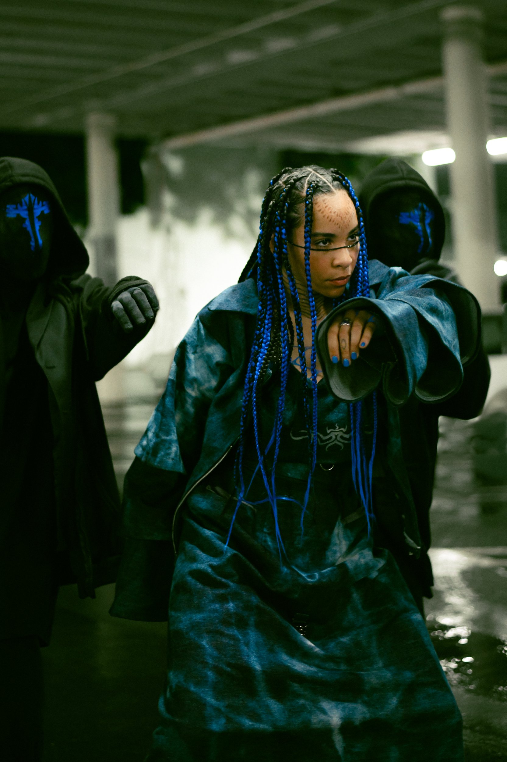 Behind-the-scenes portraits and documentary photography of AnAkA’s Angel music video, shot in Los Angeles by documentary and BTS photographer Gí Tenamá.