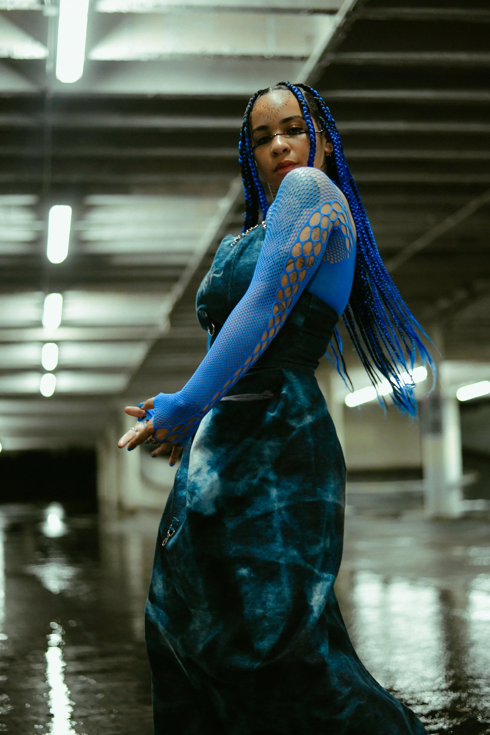 Behind-the-scenes portraits and documentary photography of AnAkA’s Angel music video, shot in Los Angeles by documentary and BTS photographer Gí Tenamá.