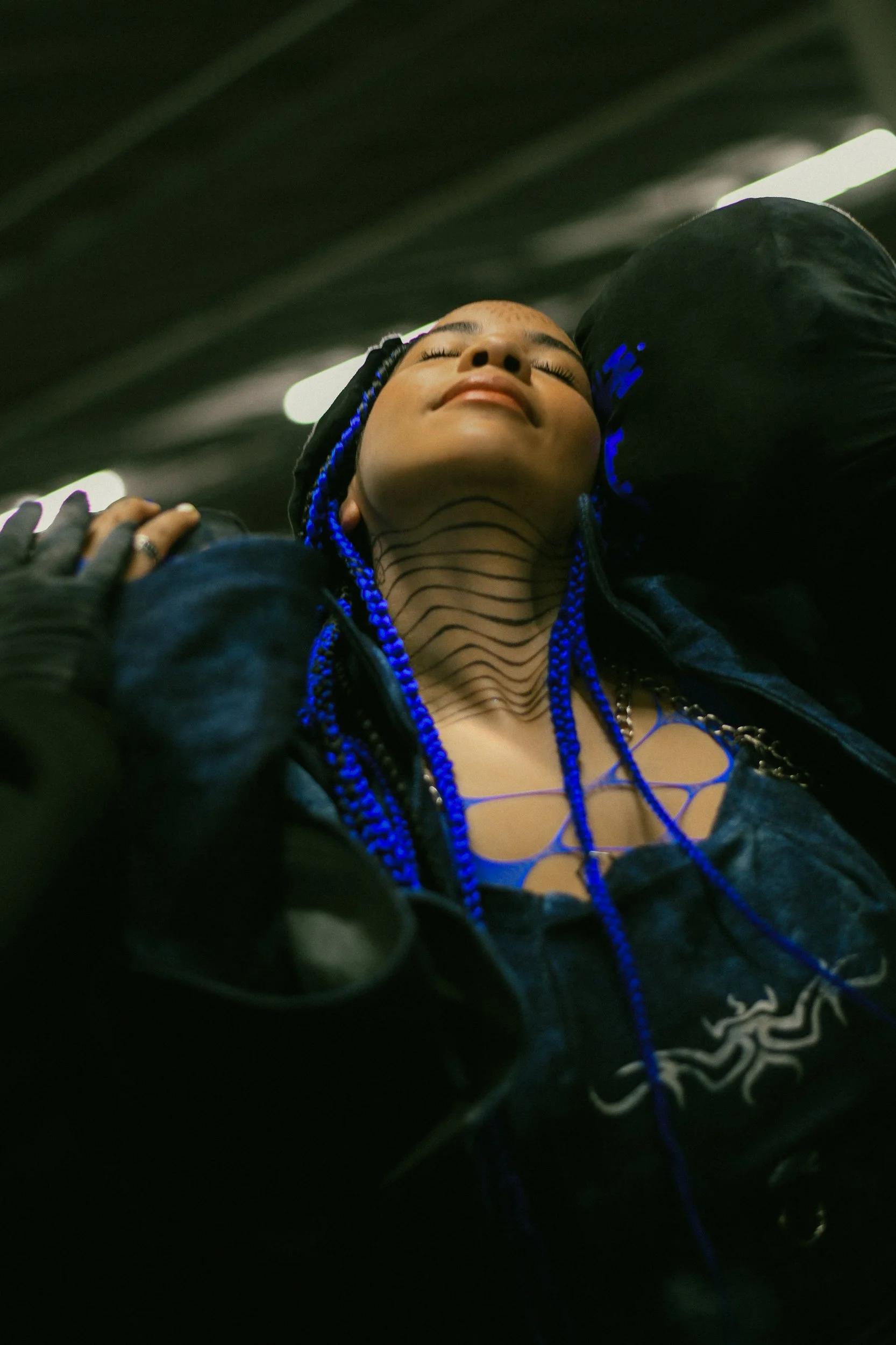 Behind-the-scenes portraits and documentary photography of AnAkA’s Angel music video, shot in Los Angeles by documentary and BTS photographer Gí Tenamá.