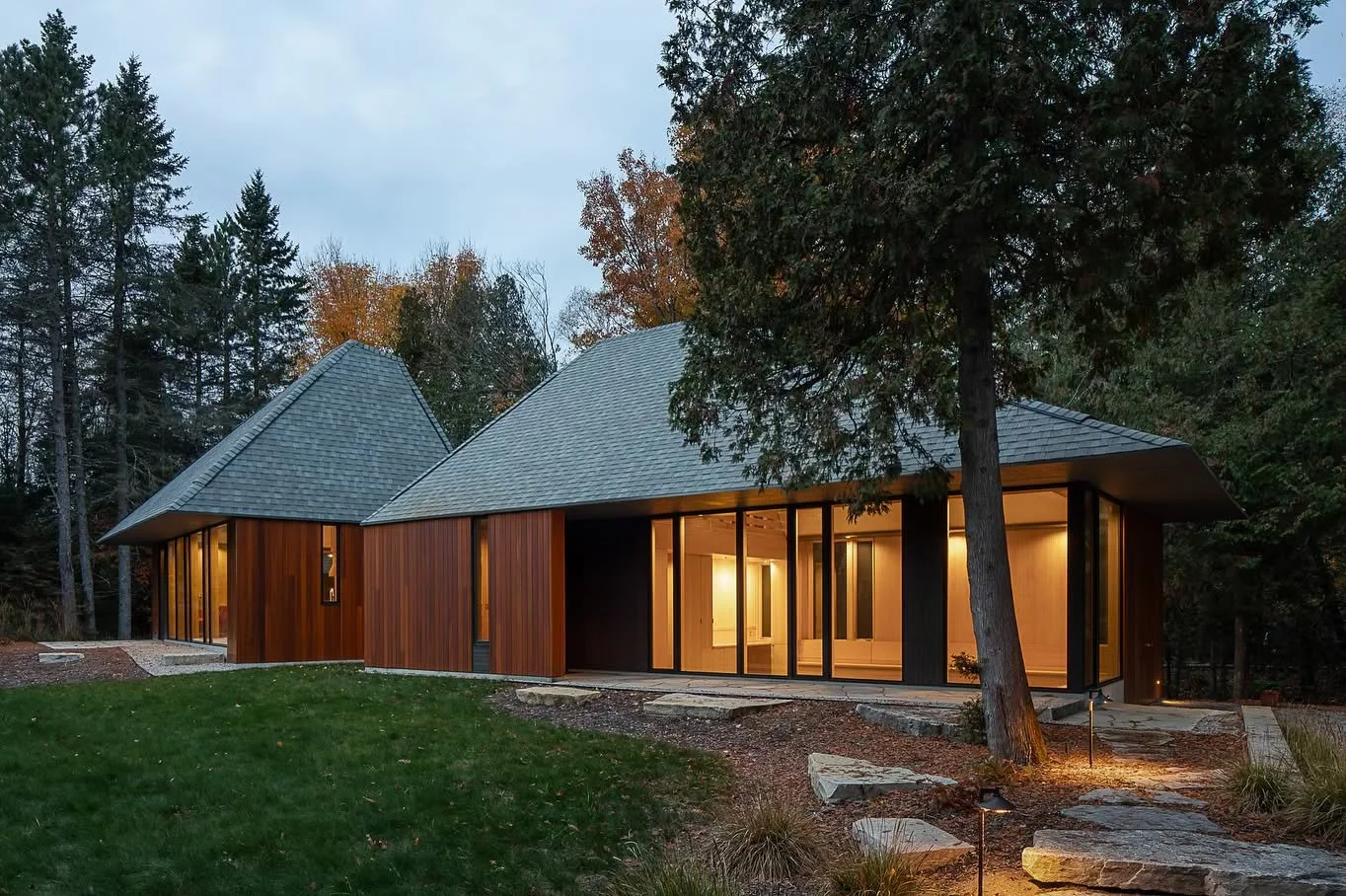 La Dallman is delighted to announce that the Pavilion House has been recognized as the single-family  winner of the 2024 Bright Ideas Award! We would like to thank @dwellmagazine for the feature, which will be included in the Nov/Dec issue and on the