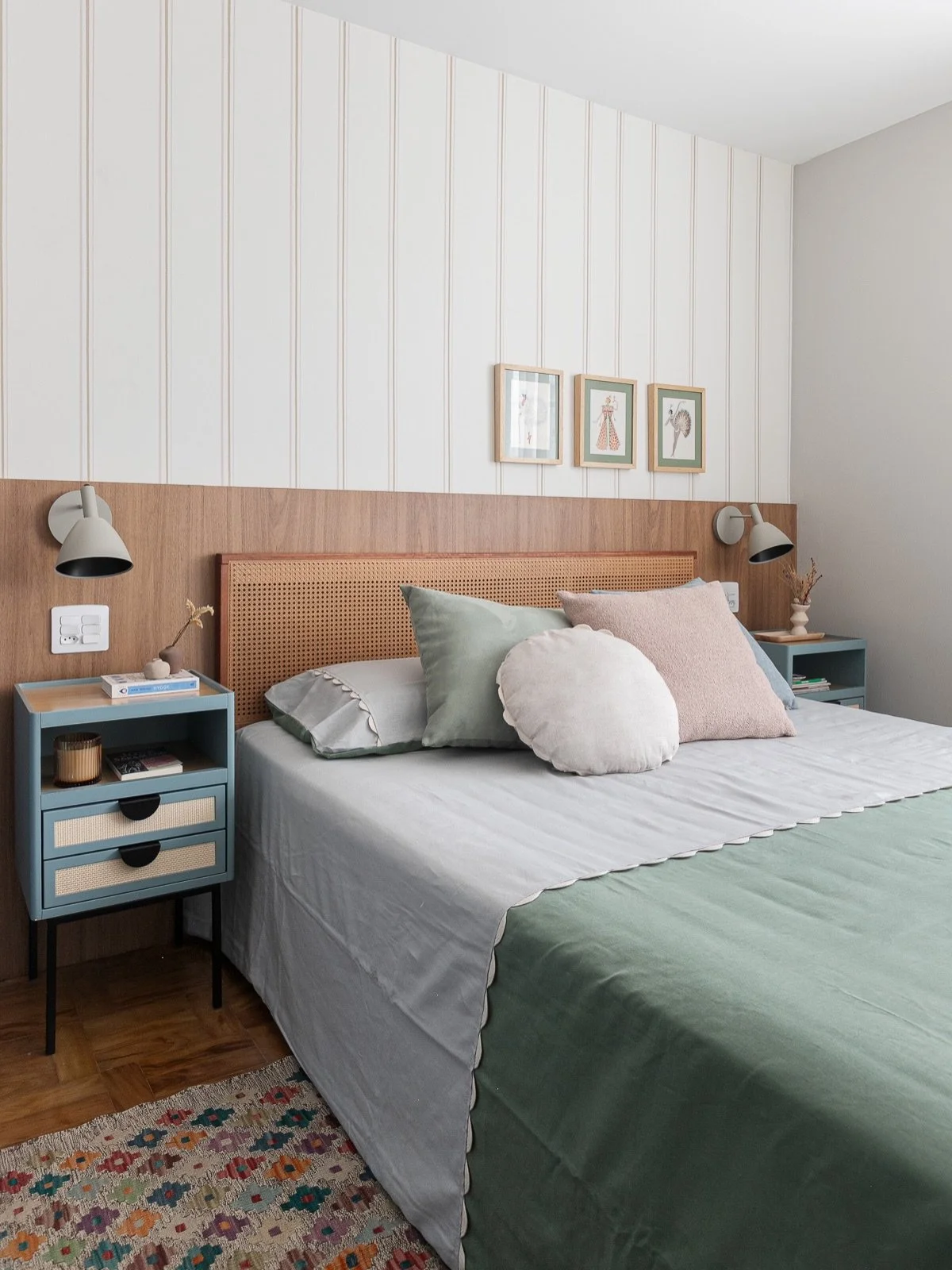 DS Ap Santa Cec&iacute;lia NJ &bull; 

Projeto novo na &aacute;rea 💫 E esse aqui foi pensado especialmente para o meu irm&atilde;o, minha cunhada e meu sobrinho (que est&aacute; no forninho) 💙

A su&iacute;te deles tem papel de parede da nossa coll