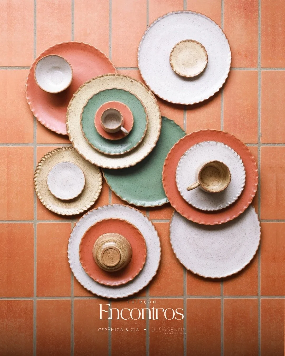 COLE&Ccedil;&Atilde;O ENCONTROS &bull;

Nossa collab com a @ceramicaecia cresceu e ganhou lugar &agrave; mesa! 

A Cole&ccedil;&atilde;o Encontros conta agora com uma linha de mesa posta, reunindo pratos de sobremesa e refei&ccedil;&atilde;o, x&iacut
