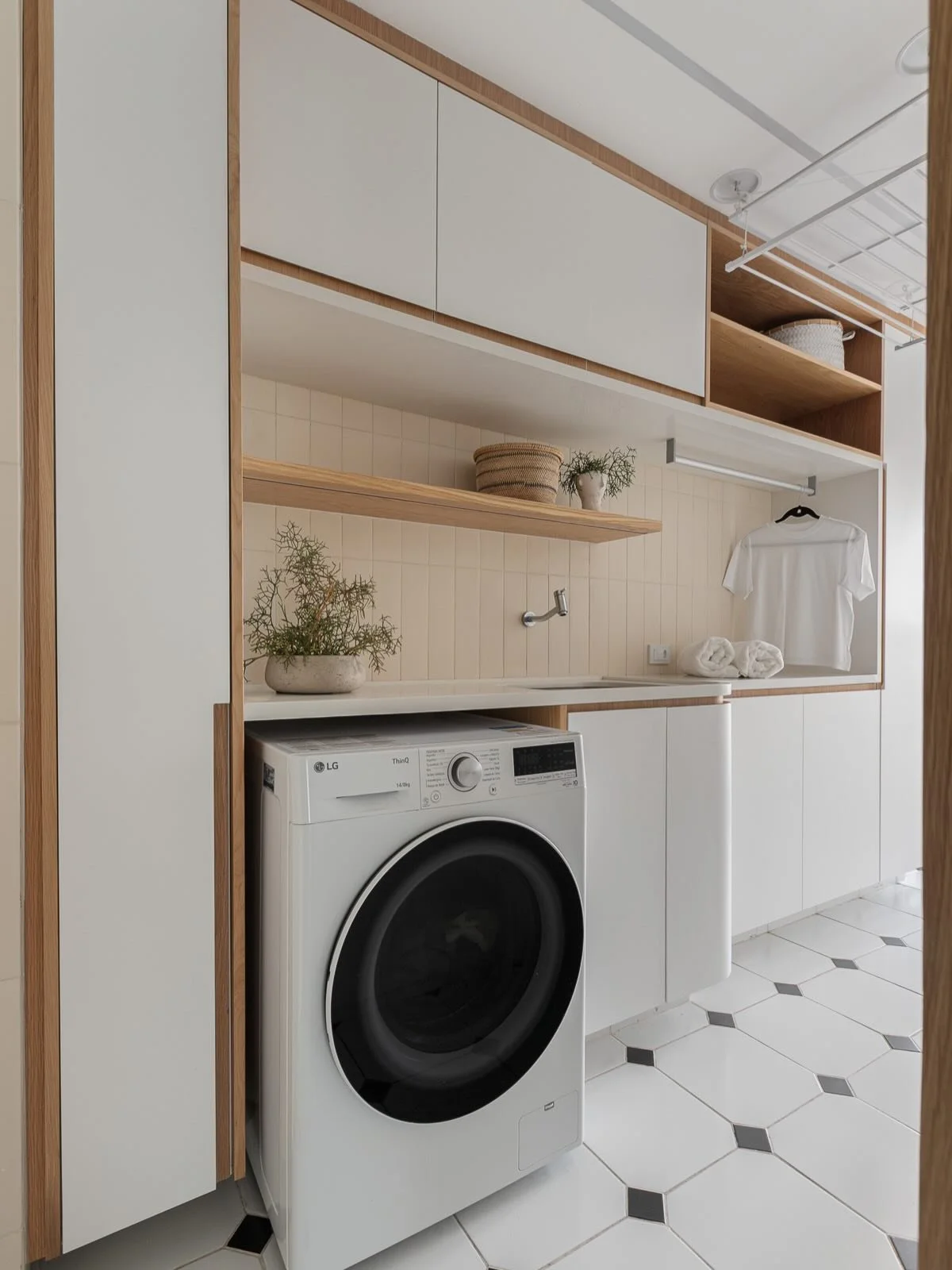 DS Ap Vila Madalena DE &bull; A lavanderia desse apartamento!!

Ahhh elas aparecem pouco por aqui pq s&atilde;o os nossos lugares favoritos de bagun&ccedil;ar durante a produ&ccedil;&atilde;o n&atilde;o &eacute; mesmo? Rs 

Essa aqui al&eacute;m de l