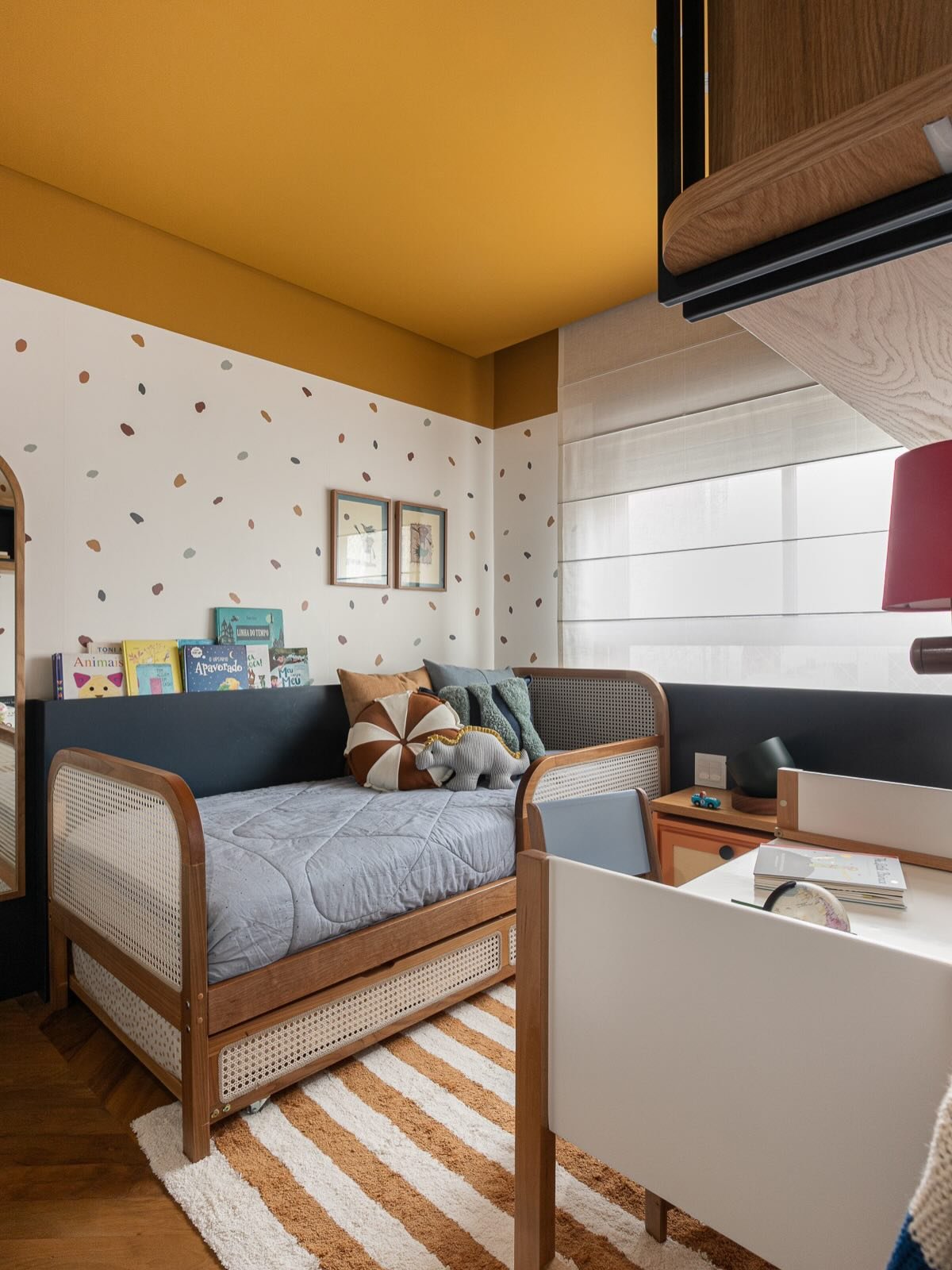 DS &bull; Ap Vila Madalena DE &bull; J&aacute; que o tema dos stories de hoje foi o quarto do meu afilhado, entrei no clima para postar o &bull; QUARTO DO BEN&Iacute;CIO 💙🧡 &bull; O filho desse casal t&atilde;o querido! 

O Ben&iacute;cio com seus 