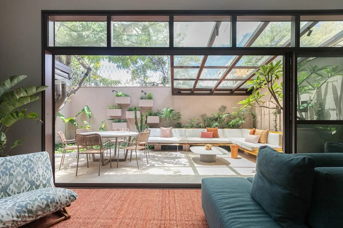 DS Resid&ecirc;ncia Alto de Pinheiros CA &bull; Aqui s&oacute; com fotos na horizontal pra gente entender BEM essa integra&ccedil;&atilde;o. A parte interna da sala &eacute; comprida e n&atilde;o mto larga. 

A ideia &eacute; que na hora que todos os