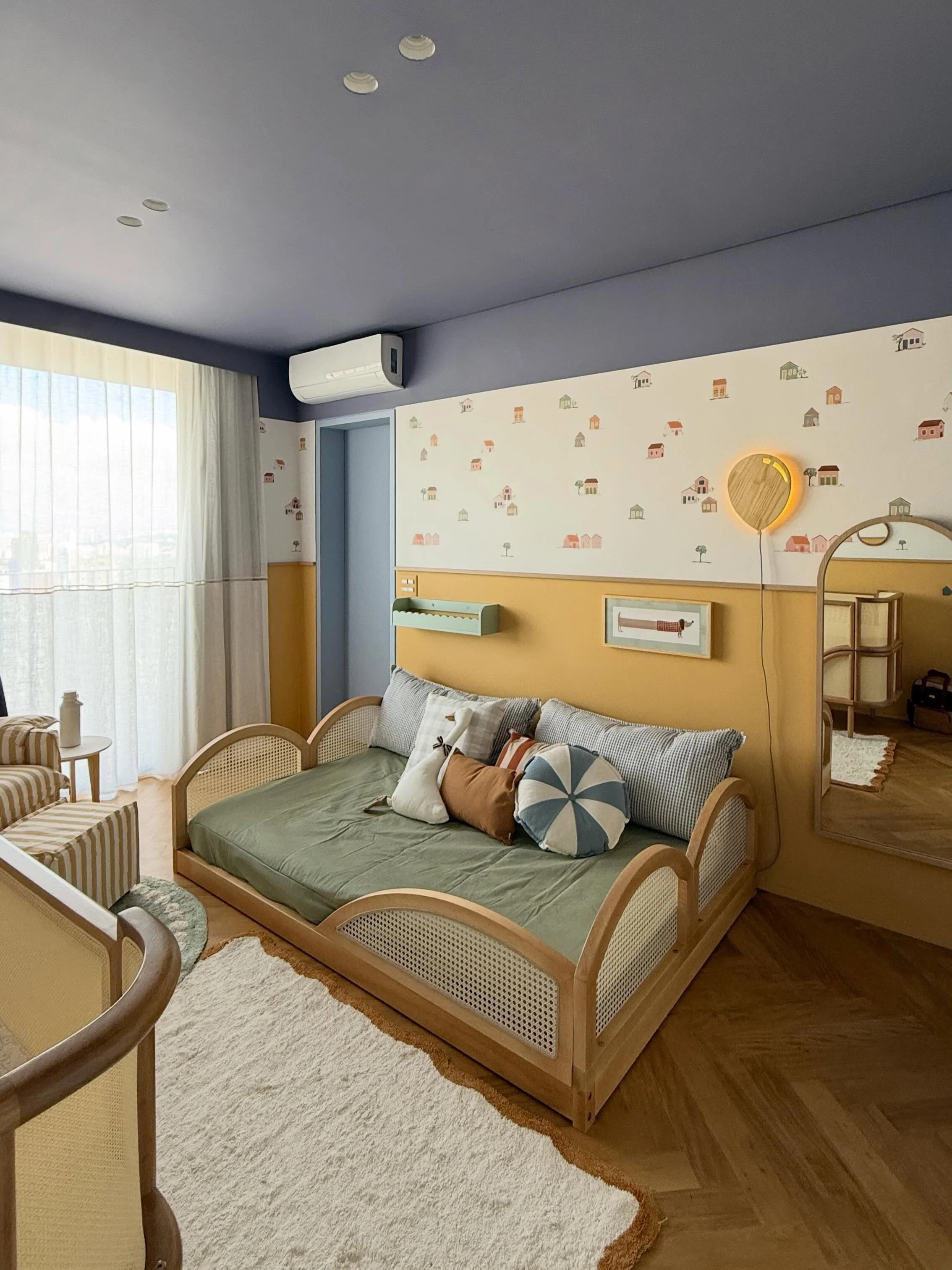 Ahhh esse quarto lindooo! 

Todas as escolhas foram feitas a partir do papel de parede TRANCOSO que fizemos em collab com a @estudiop.a.p.e.l 

N&atilde;o ficou uma coisa de fofo? 🥰 

#quartodecrian&ccedil;a #quartodebeb&ecirc; #quartoinfantil #quar