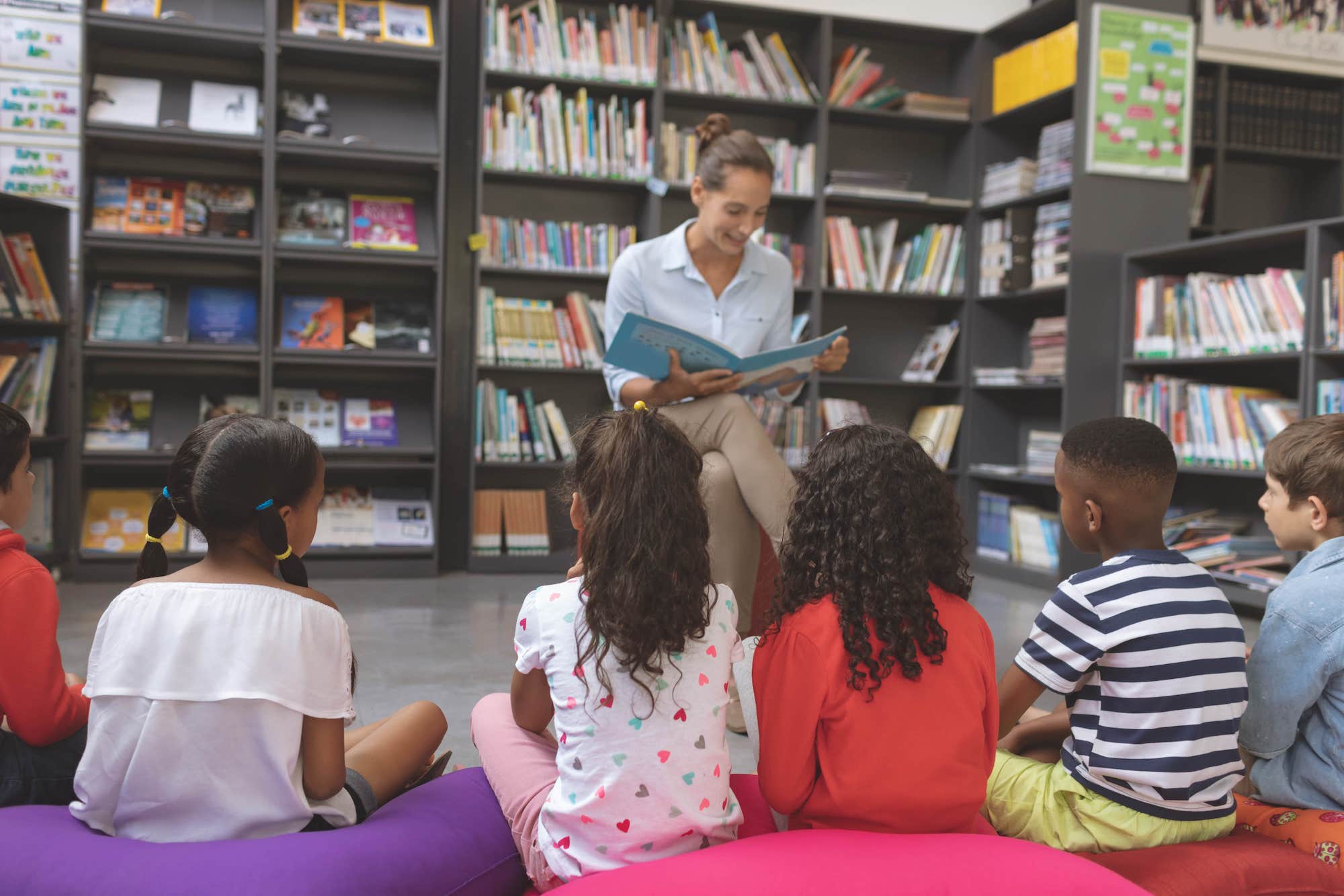 teacher-reading-story-in-library-to-school-kids-W5MDEPS-min.jpeg