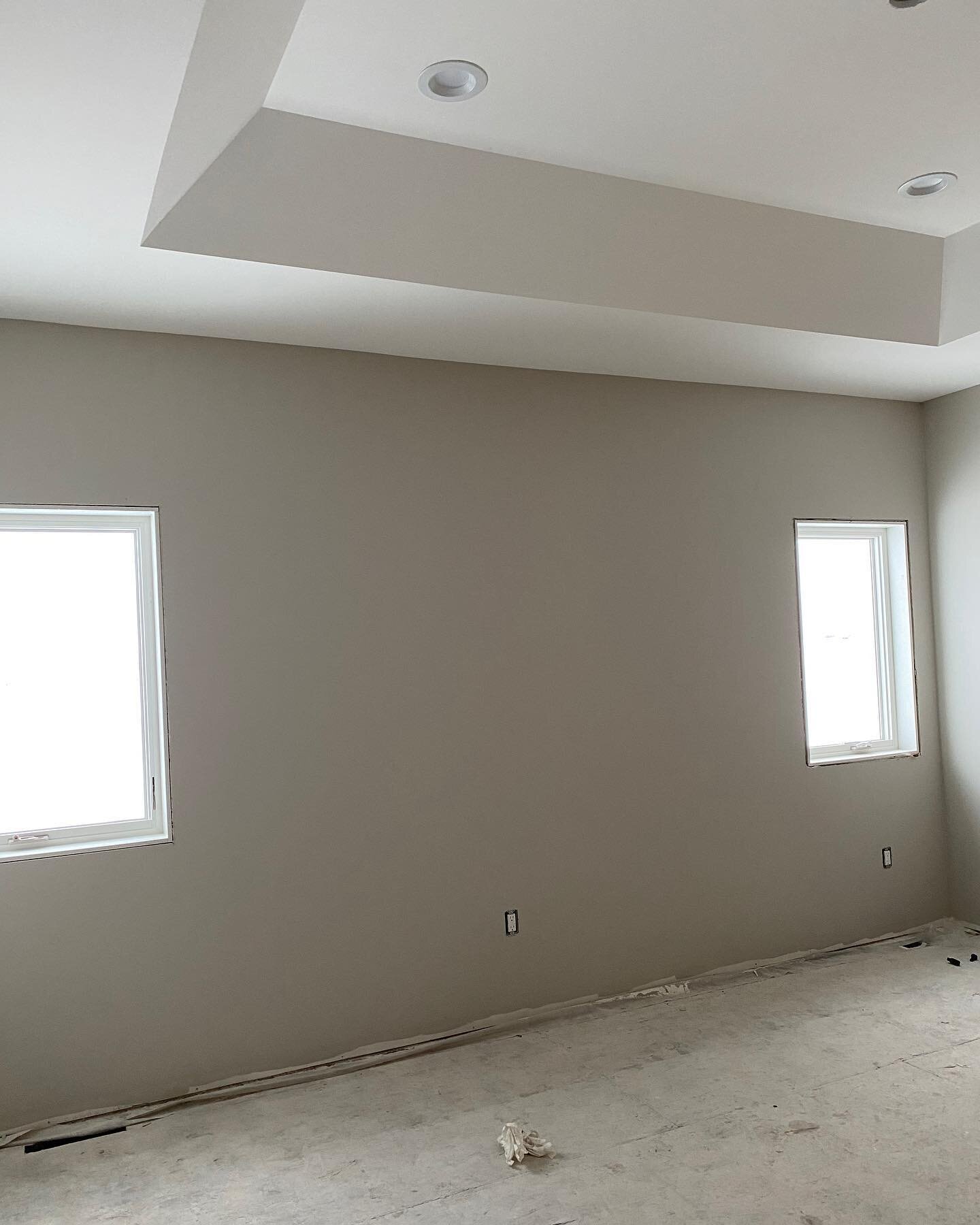 D E T A I L S is what it&rsquo;s all about. From the statement ceiling to the tile and seat in the shower to the color palette of the trim, @bayerbuiltwoodworks doors and paint. This home has it all! 
Contact us to bring your dream to life!