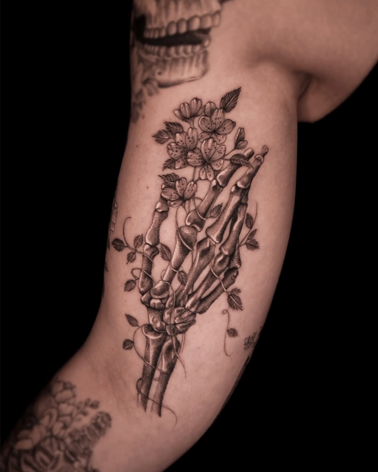 R E S I D E N T  A R T I S T // 
@sonia.tattoos 

E L Y S I A N  T A T T O O  C O // @elysiantattooco
