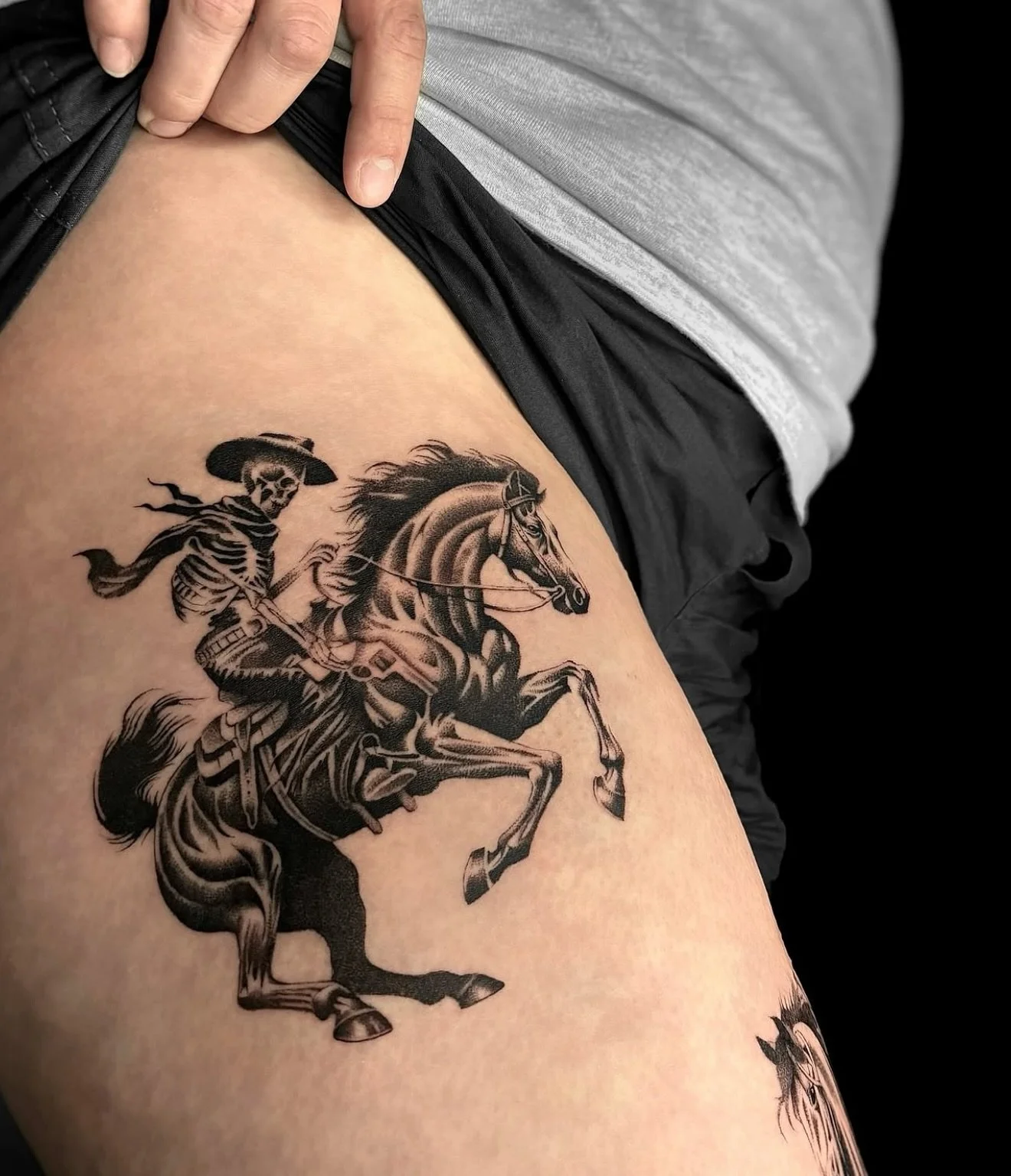 R E S I D E N T  A R T I S T // D I S N E Y
B O O K S  O P E N // @disney.inked 

E L Y S I A N  T A T T O O  C O // @elysiantattooco