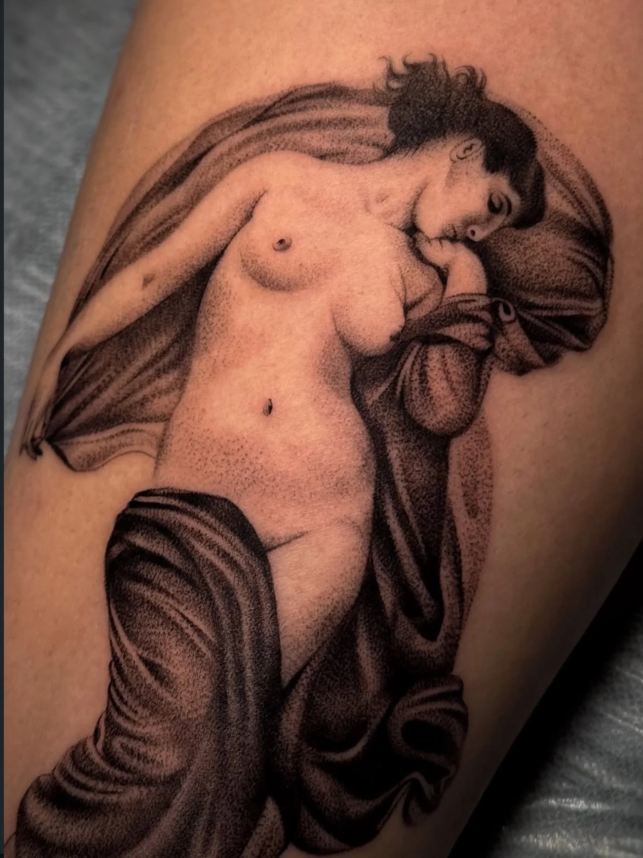 R E S I D E N T  A R T I S T // E L L E N 
@e.hayes.art 

E L Y S I A N  T A T T O O  C O // @elysiantattooco