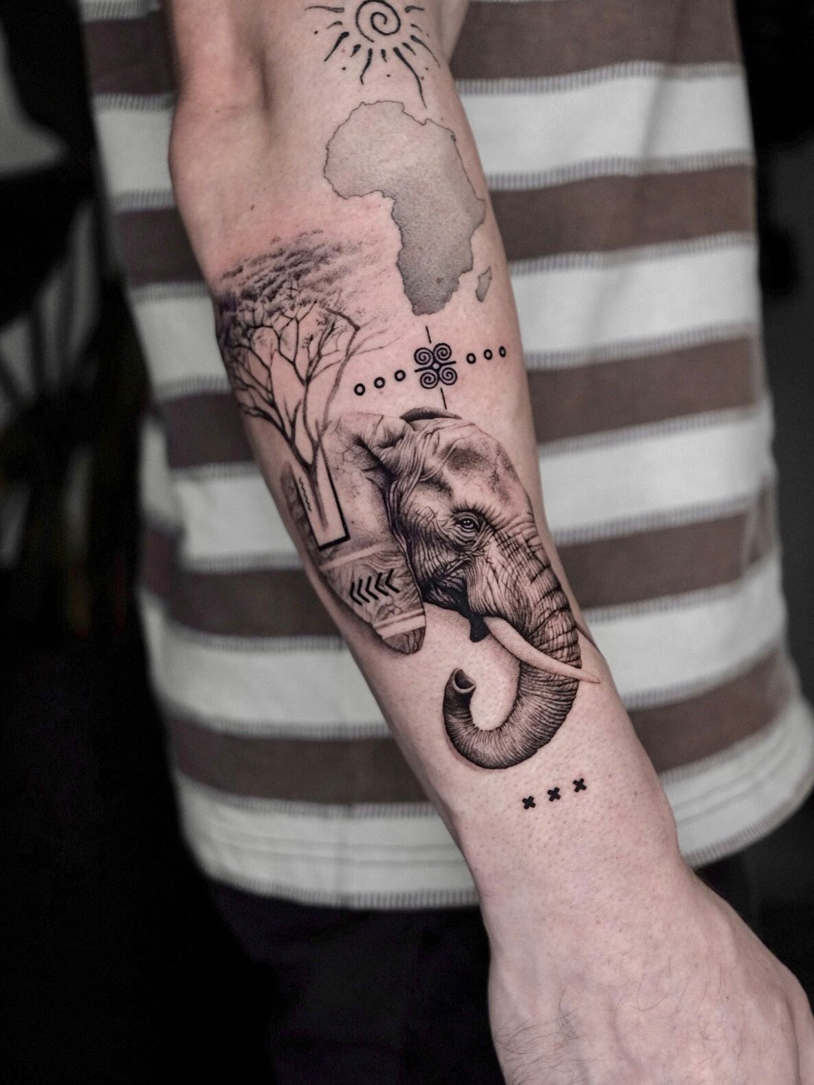 R E S I D E N T  A R T I S T // M O E 
@moe_lay_tattoo 

E L Y S I A N  T A T T O O  C O // @elysiantattooco