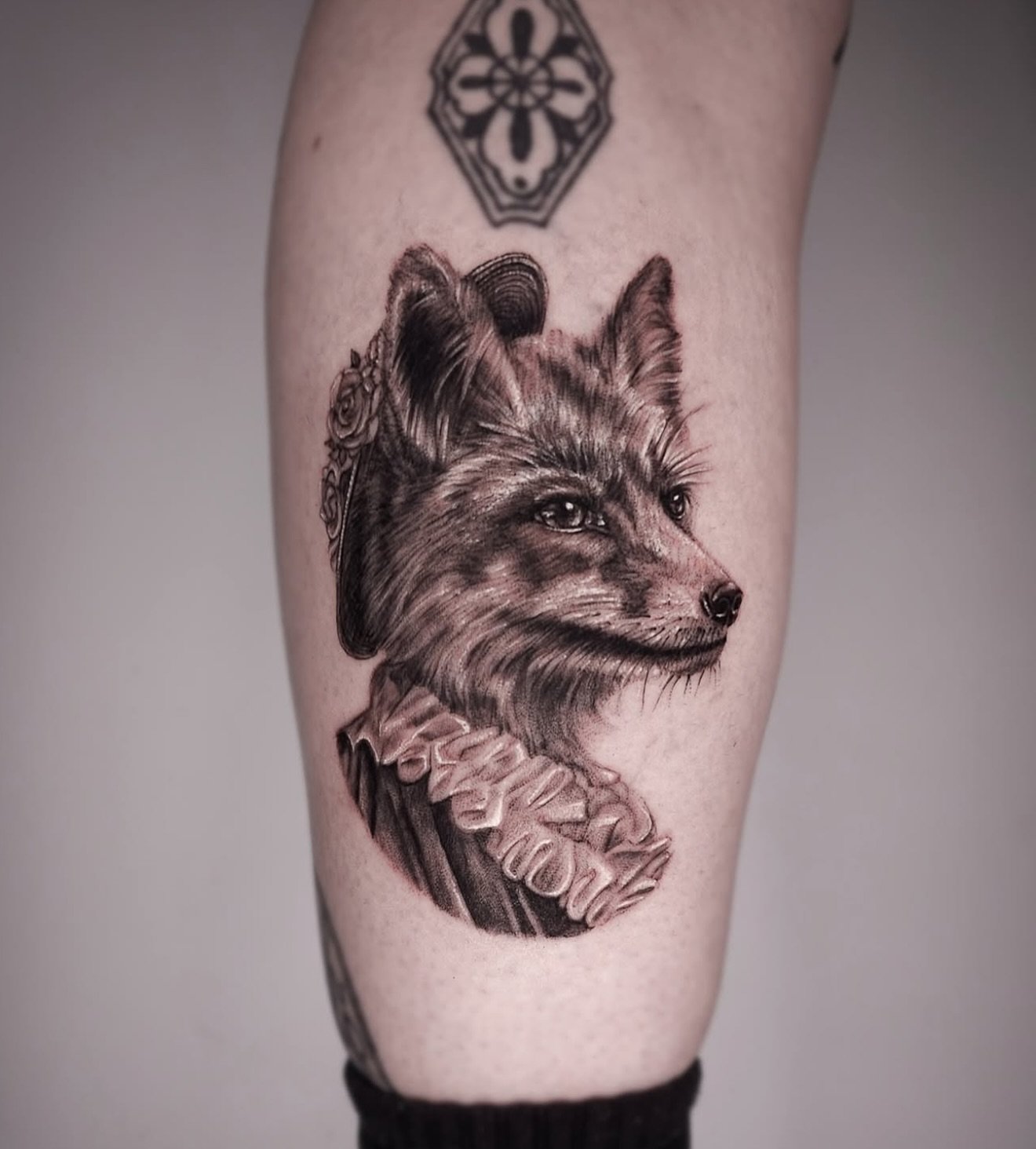 R E S I D E N T  A R T I S T // 
@soniaparistattoo 

E L Y S I A N  T A T T O O  C O // @elysiantattooco