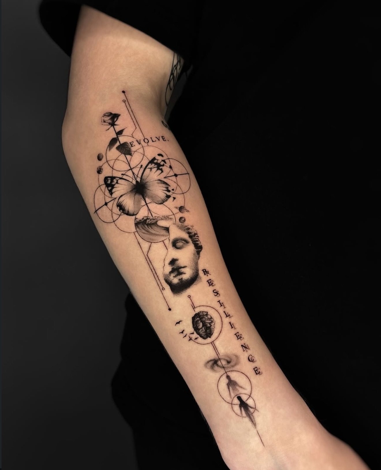 R E S I D E N T  A R T I S T // D I S N E Y
@disney.inked 

E L Y S I A N  T A T T O O  C O // @elysiantattooco