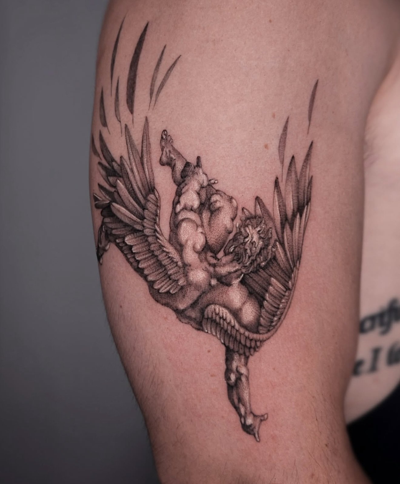 R E S I D E N T  A R T I S T // 
@soniaparistattoo 

E L Y S I A N  T A T T O O  C O // @elysiantattooco