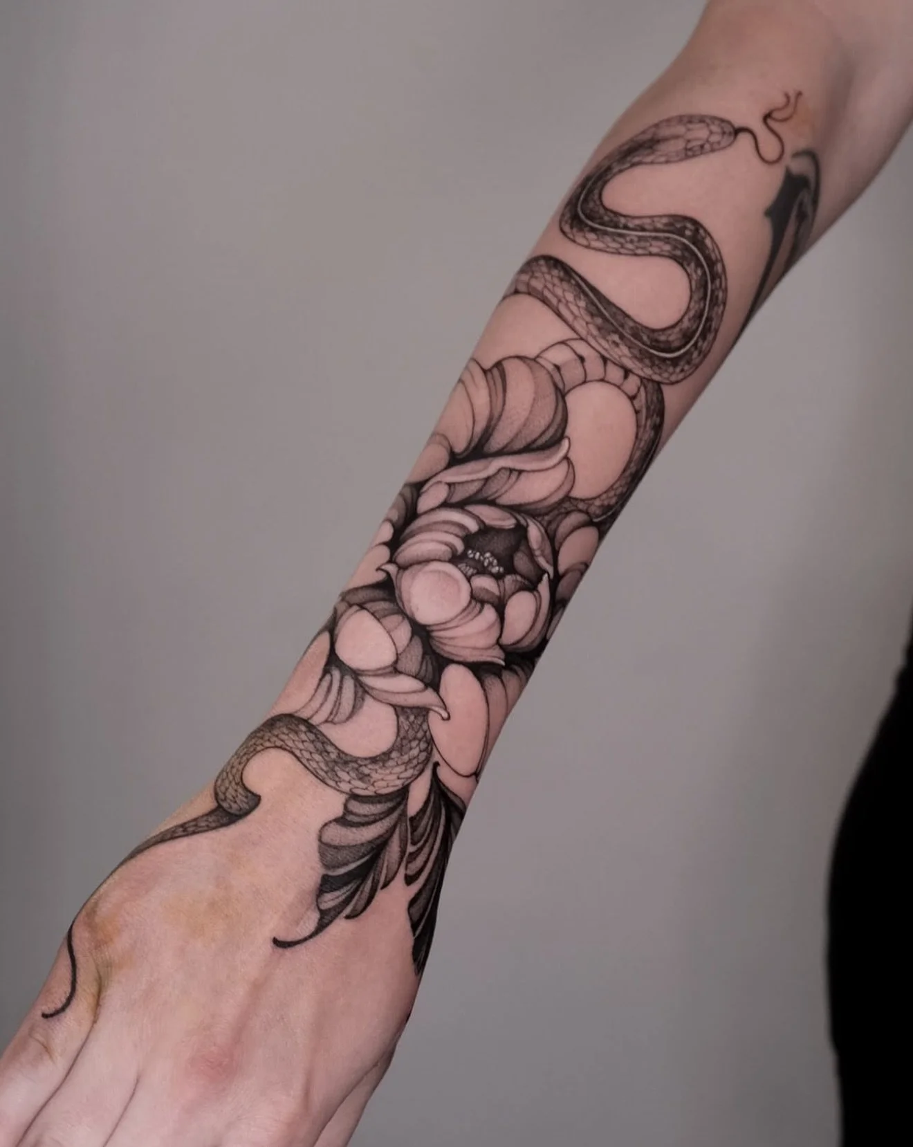 R E S I D E N T  A R T I S T // 
@katia.inks 

E L Y S I A N  T A T T O O  C O // @elysiantattooco