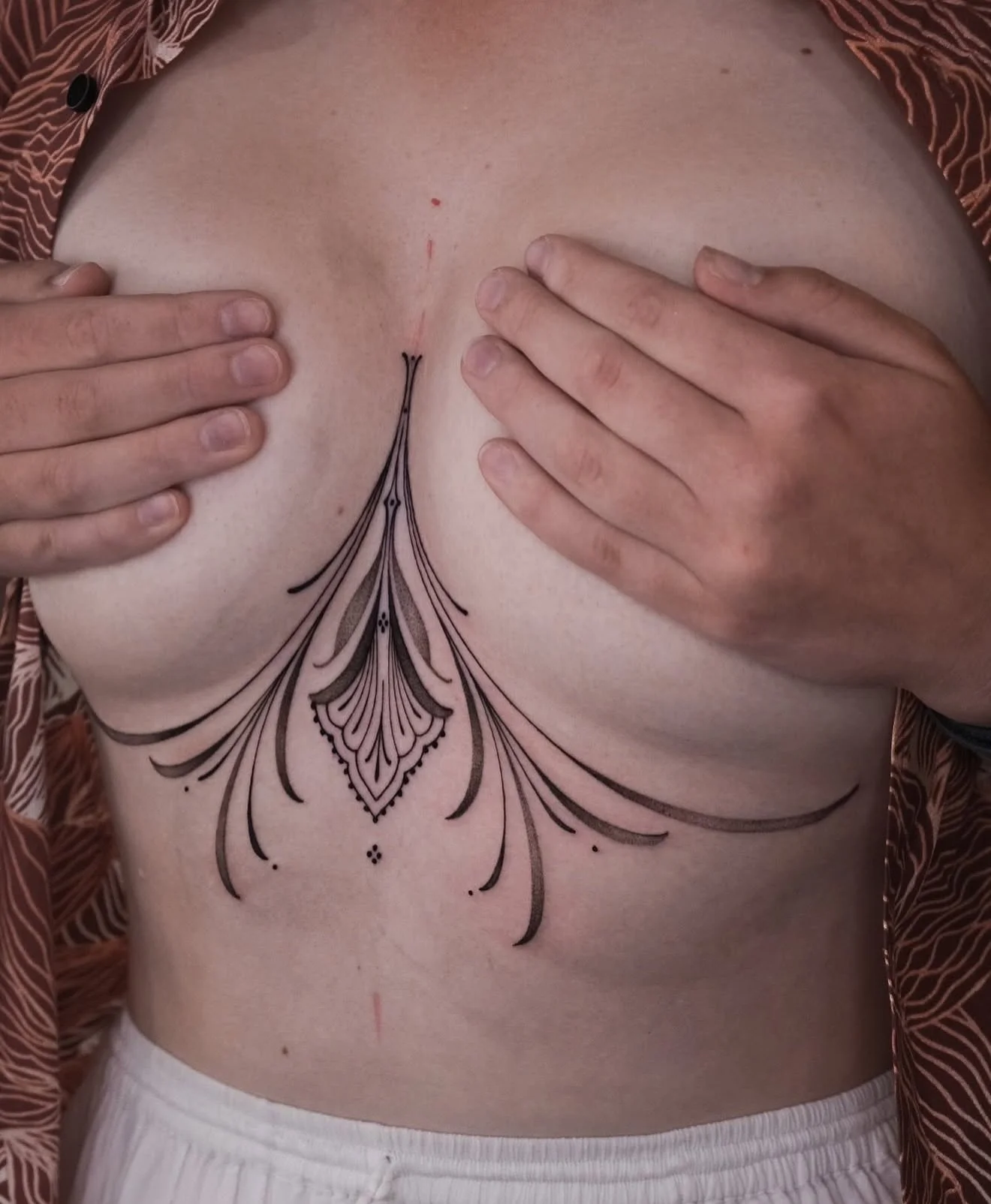 R E S I D E N T  A R T I S T // 
@katia.inks 

E L Y S I A N  T A T T O O  C O // @elysiantattooco