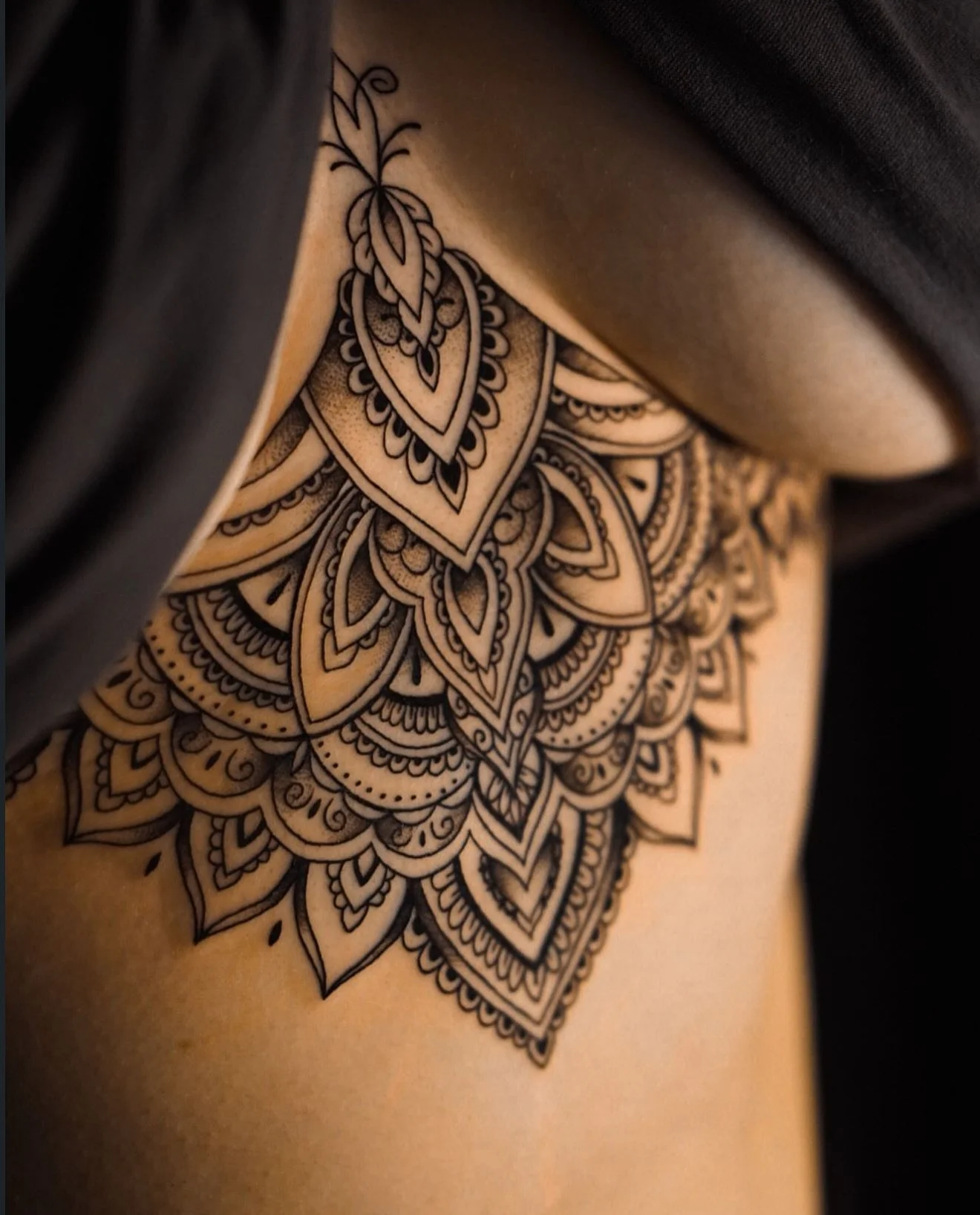 R E S I D E N T  A R T I S T // 
@pepe_geometry 

E L Y S I A N  T A T T O O  C O // @elysiantattooco