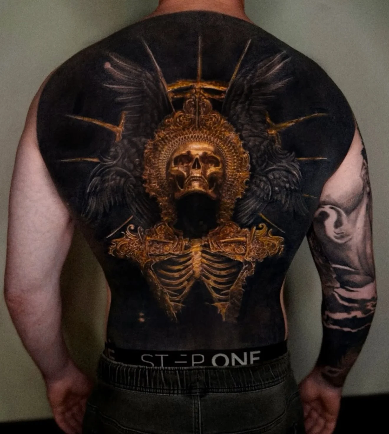 R E S I D E N T  A R T I S T // 
@krisbarnastattoo 

E L Y S I A N  T A T T O O  C O // @elysiantattooco