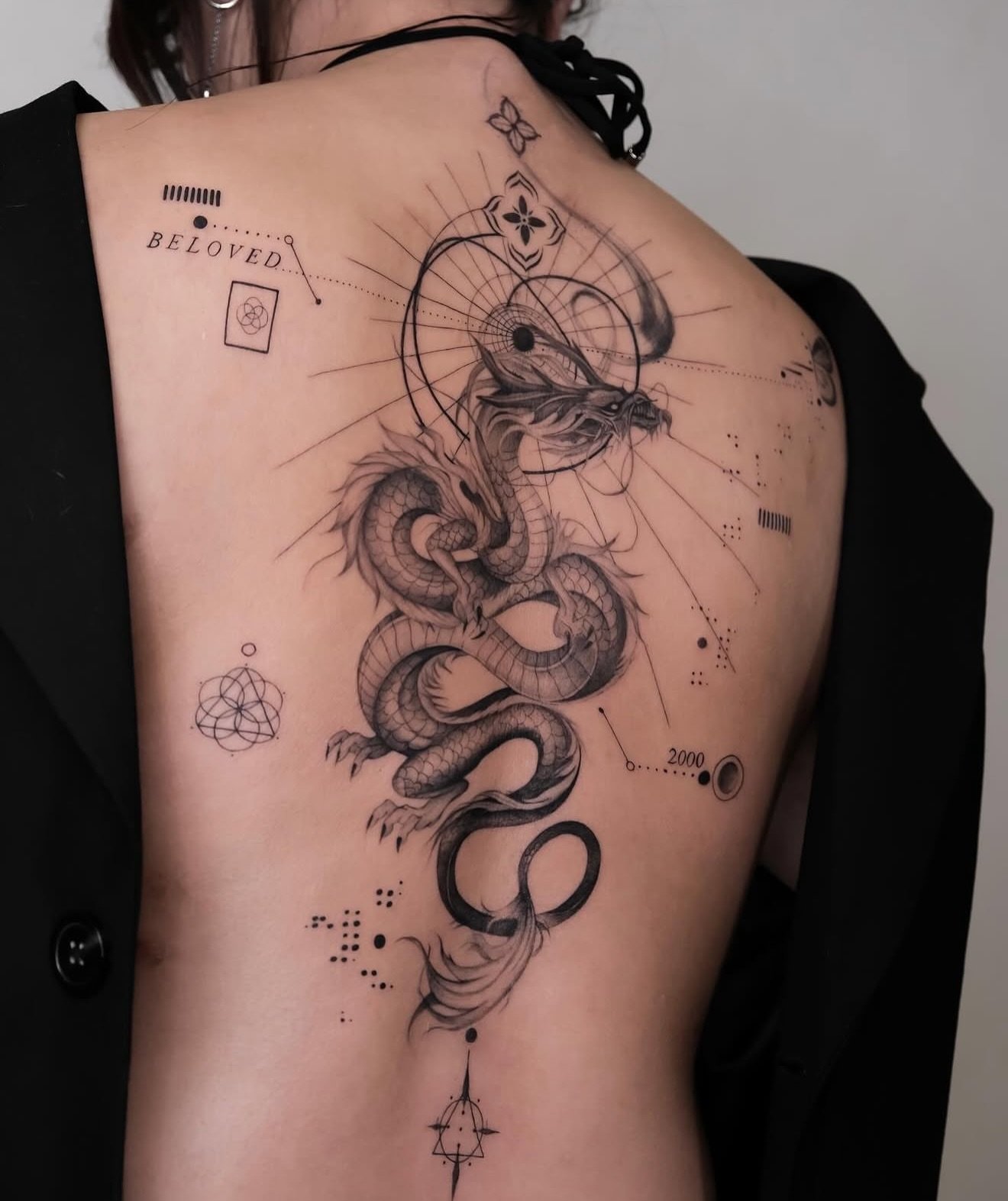 G U E S T  A R T I S T / M A Y
@ink.carolw