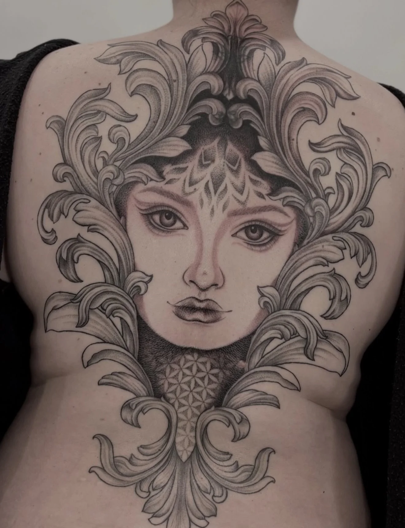 R E S I D E N T  A R T I S T // 
@reevesvbeee 

E L Y S I A N  T A T T O O  C O // @elysiantattooco