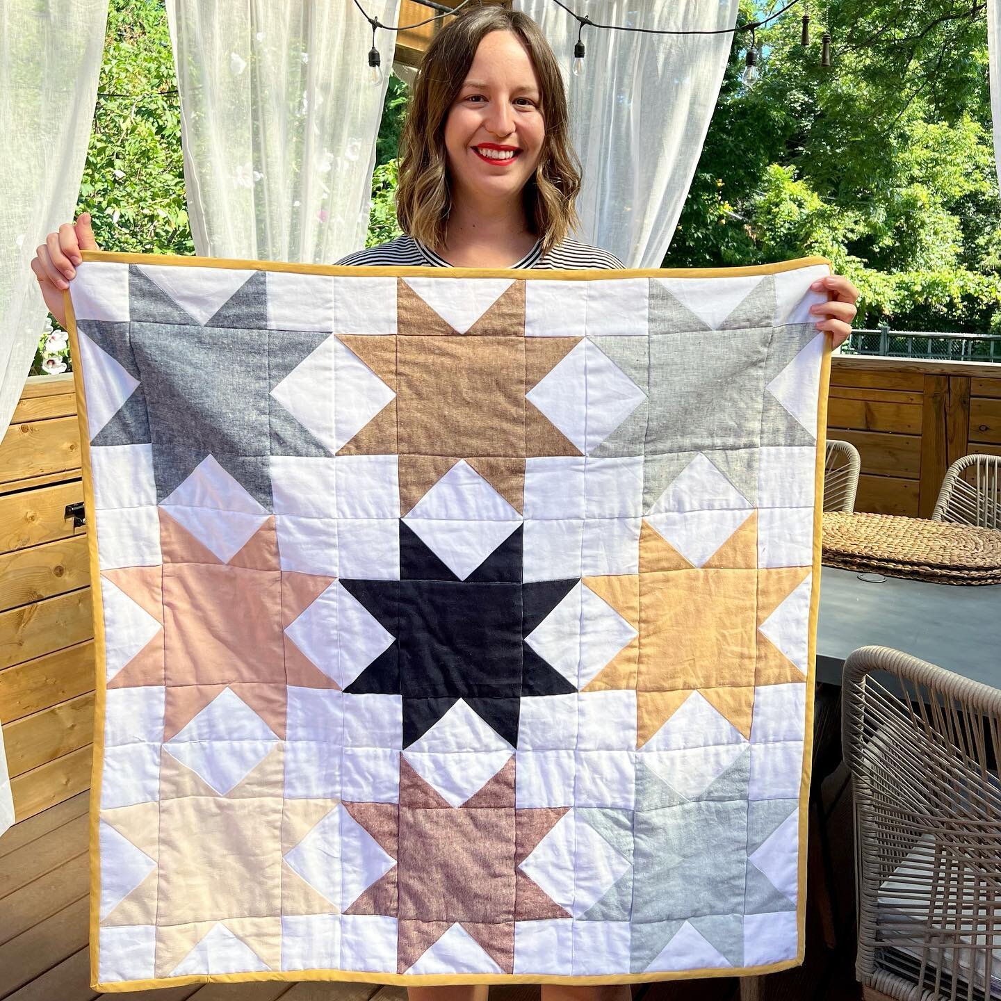I&rsquo;ve been slowly working away at my first quilt for the past 9 months and finished just in time for bub to get here (any day now 🤞). 

#babyquilt #quilting #essexlinen #sewist #womenwhosew #memade #modernsewing #krystalcreates #makersgonnamake