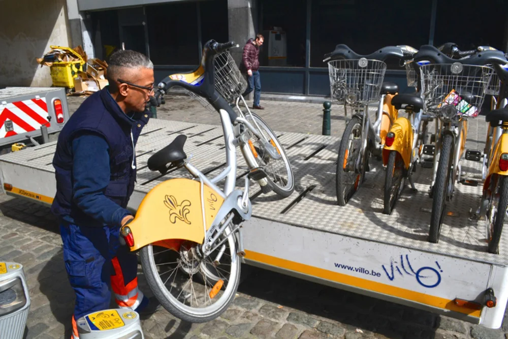 Vehicle relocation: a modern Sisyphus redistributing shared bicycles to uphill stations in Brussels. Picture by TIMB.
