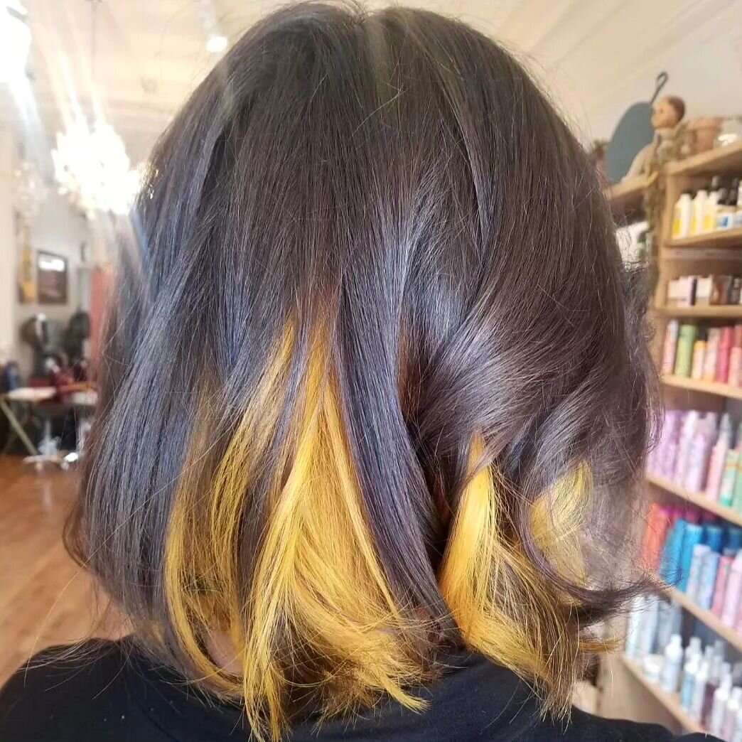 🐝Yellowjacket peekaboo by @v.i.m.andvigor🐝

#twistedscissorslittlesister #twistedscissorschicago #pulpriot #yellowhair #bobcut #logansquare #chicagohairstylists