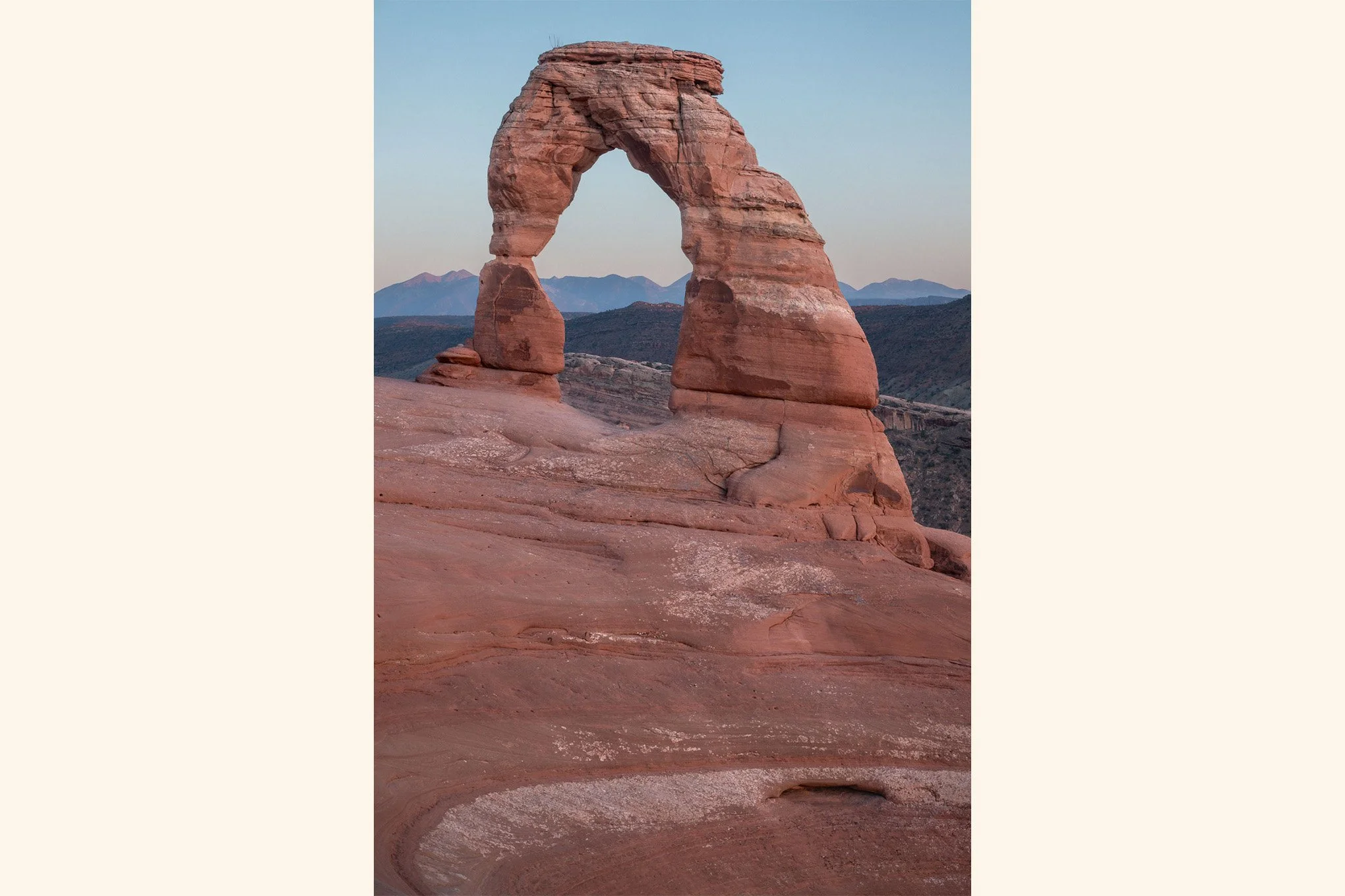 delicate-arch-2-famous-viewpoint-utah-blue-hour-pastel-colors-landscape-photography-brendan-alex-phoenix.jpg