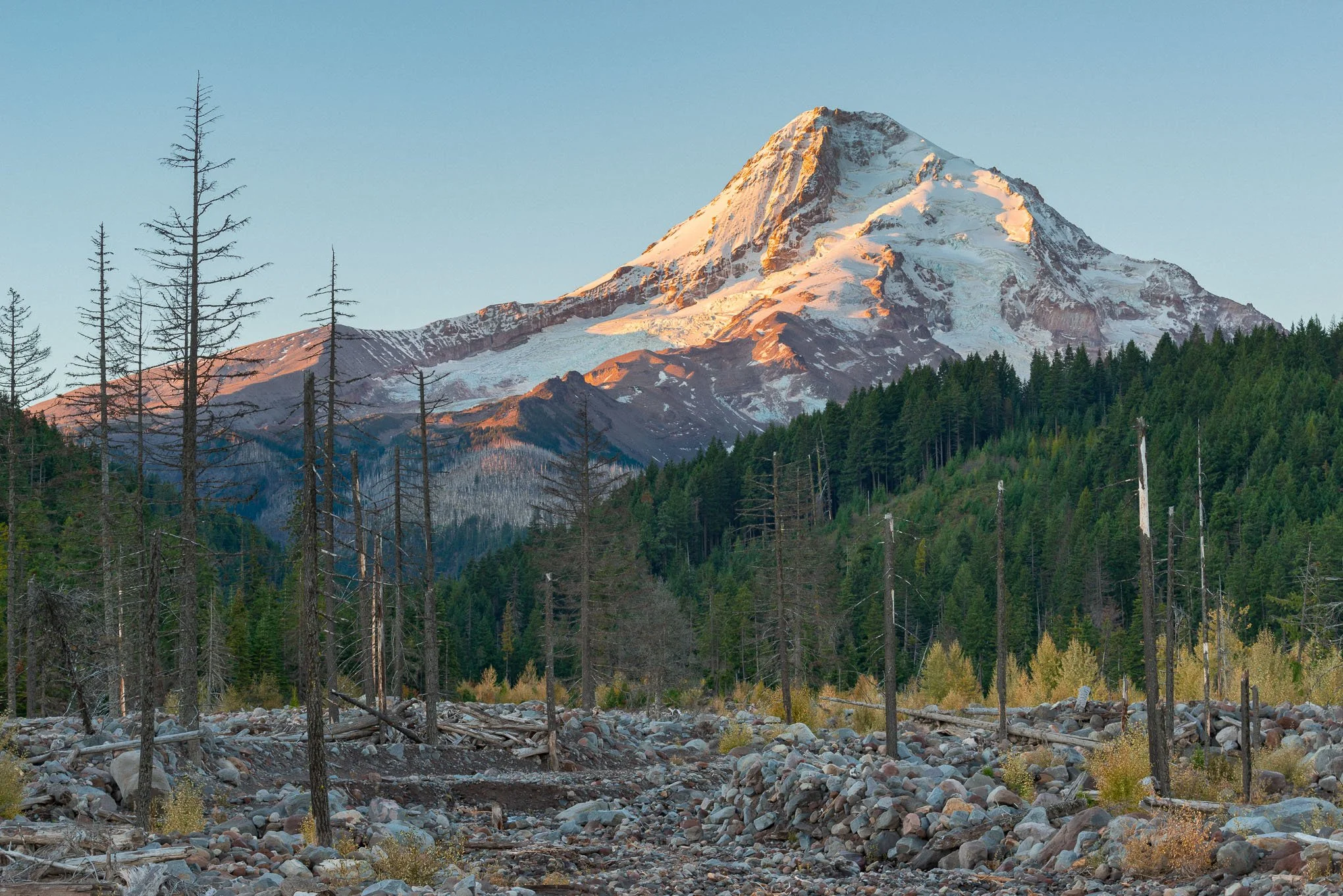 morning-worship-mount-hood-sunrise-glacier-peak-cascade-mountains-oregon-landscape-nature-photography-brendan-alex-phoenix.jpg