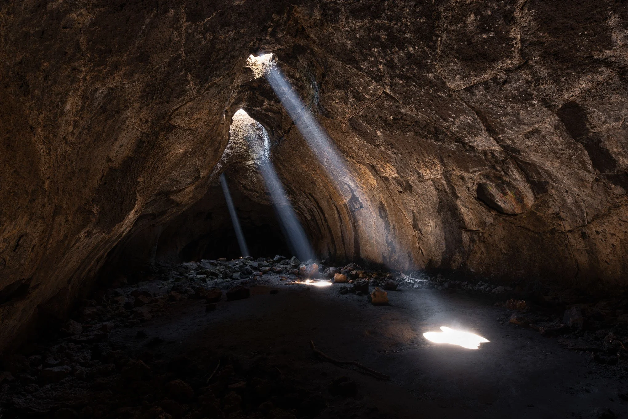 cathedral-skylight-cave-oregon-landscape-photography-brendan-alex-phoenix.jpg