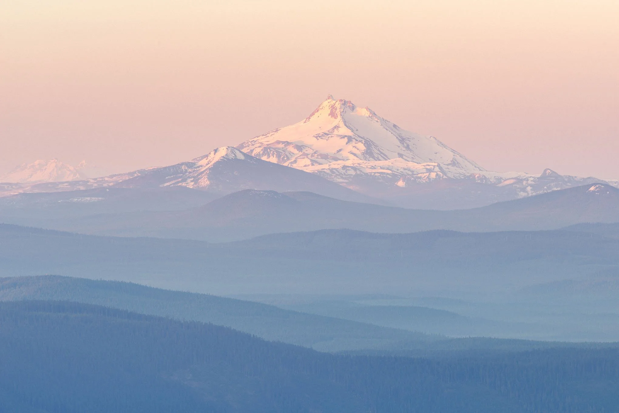 sentinel-mount-jefferson-sunrise-view-from-timberline-lodge-oregon-cascades-mountain-landscape-photography-brendan-alex-phoenix.jpg
